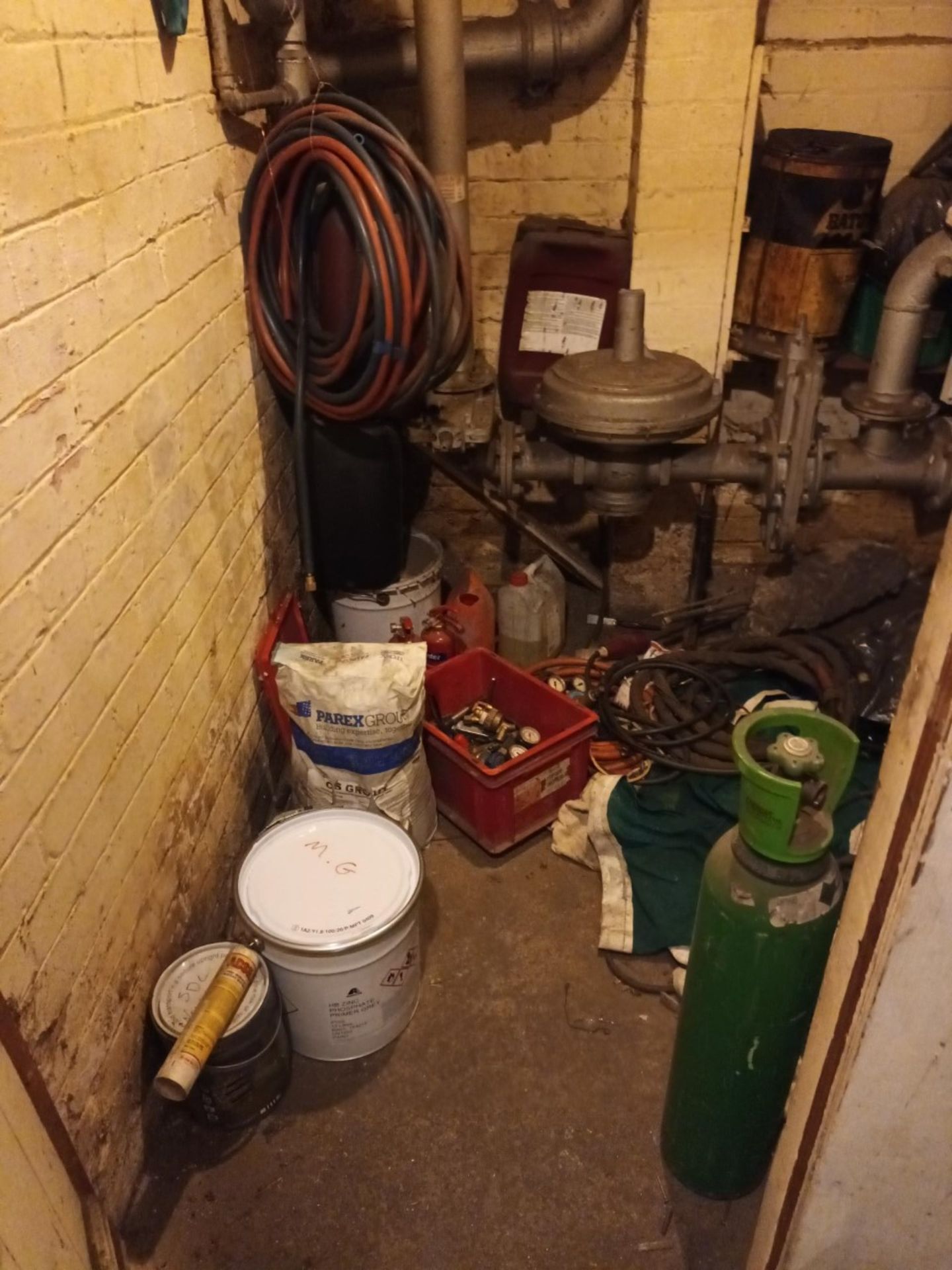 CONTENTS OF STORE 2 - LARGE QUANTITY OF WELDING EQUIPMENT AS VIEWED, JETWASHER ETC. (GAS NOT - Image 4 of 4