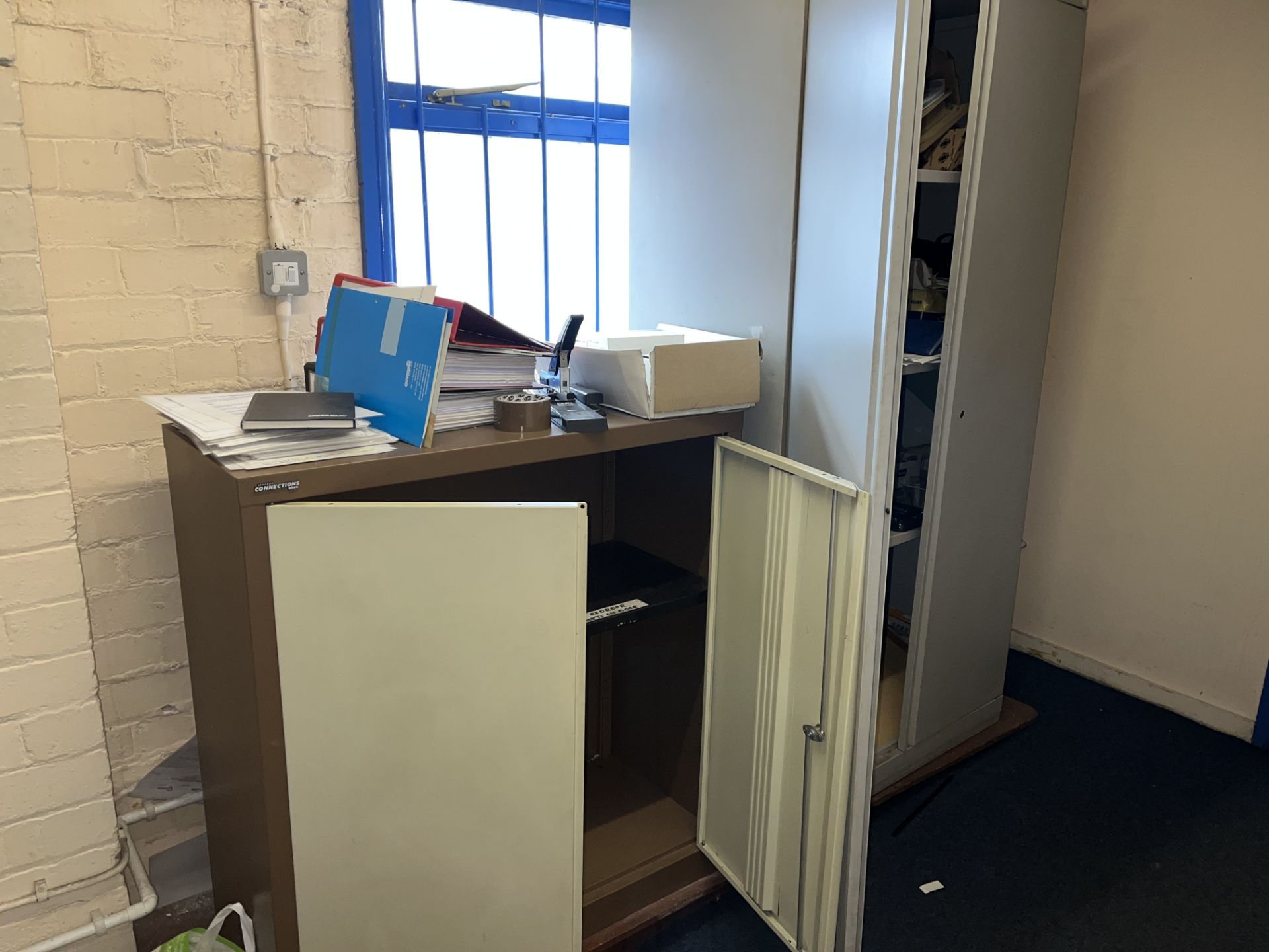 CONTENTS TO OFFICE 3 - INCLUDING 5 OFFICE DESKS, FILING CABINETS, PCS, FILING CABINETS, STAINLESS