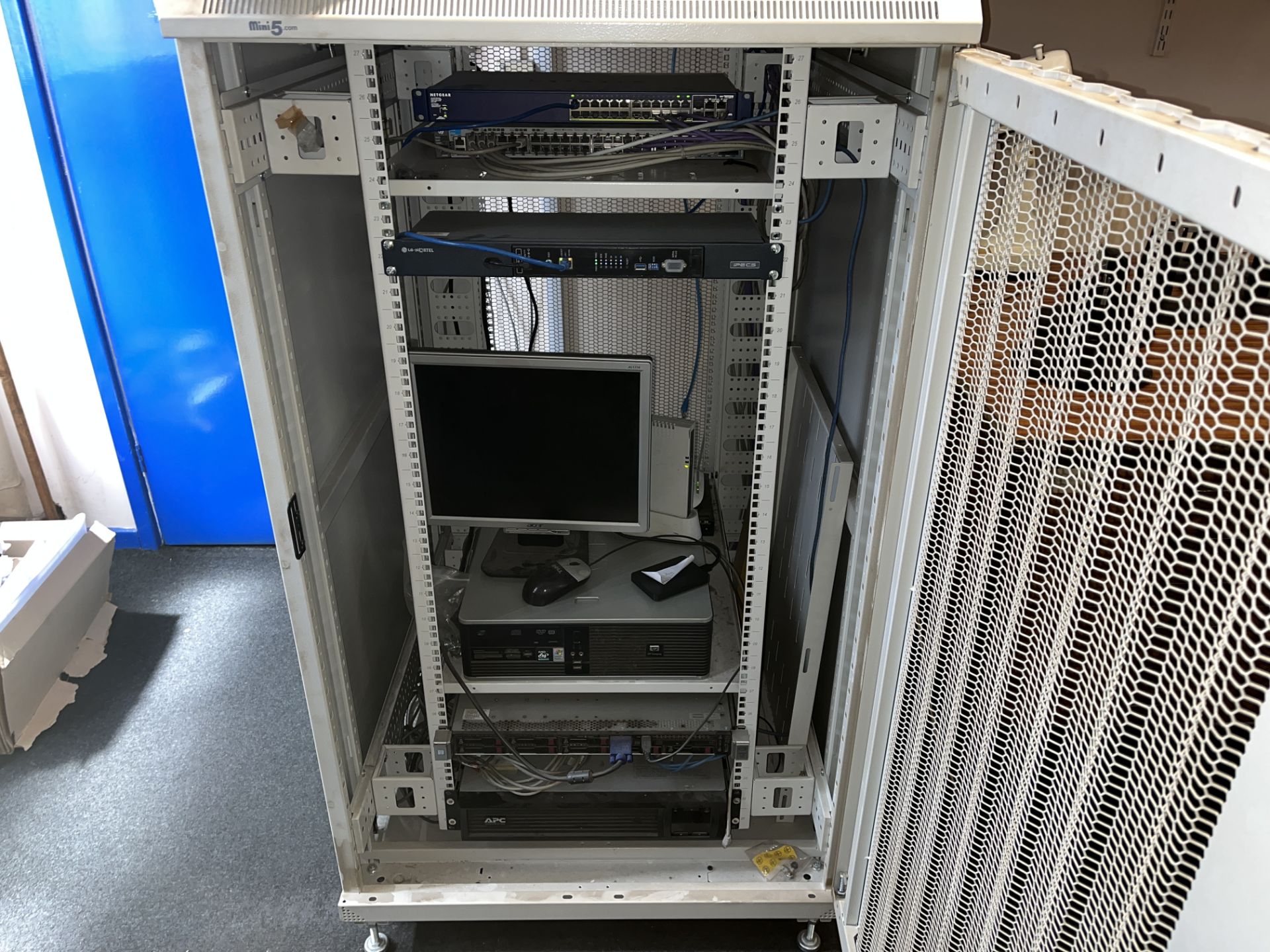 LARGE SERVER UNIT TO INCLUDE SERVERS, PC ETC - Image 2 of 2