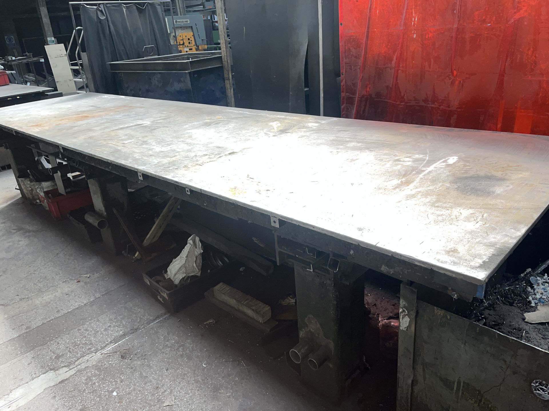 LARGE INDUSTRIAL HEAVY DUTY METAL WORK TABLE SIZE: 5000L X 1240W X 900H - Image 2 of 2