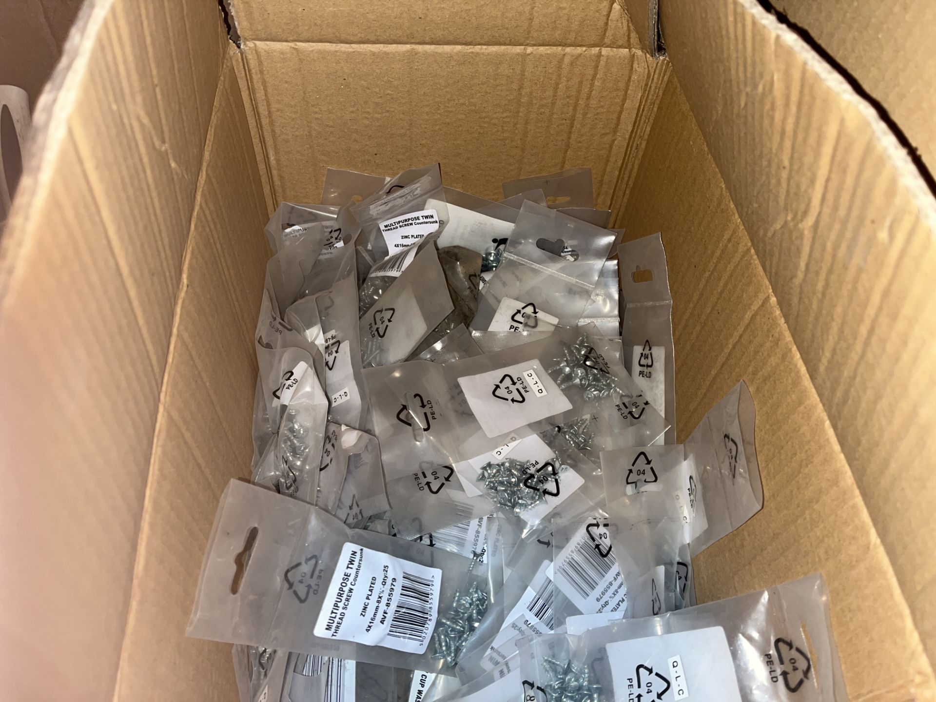 APPROX 200 X BRAND NEW PACKS OF SCREWS AND WASHERS R9