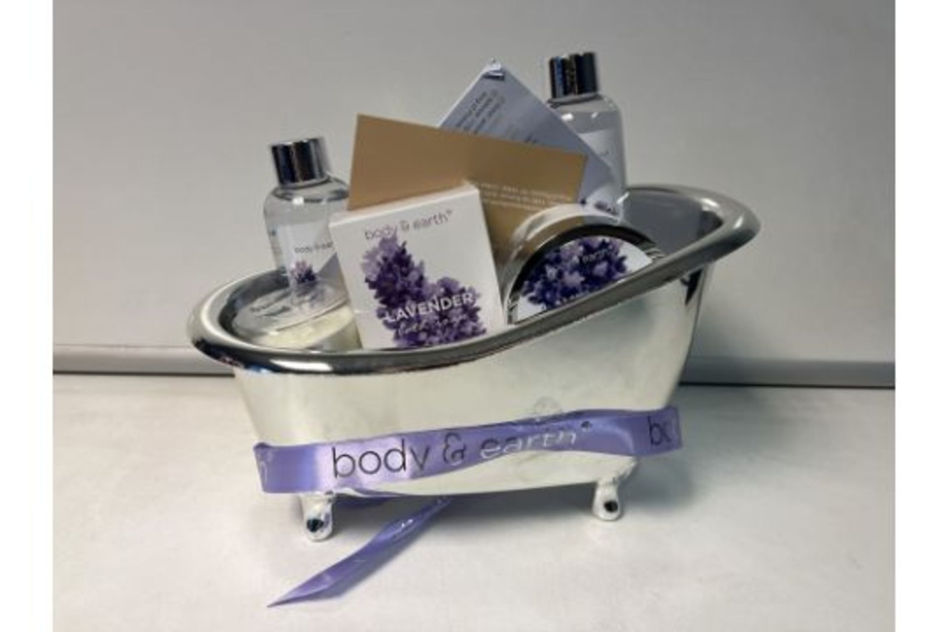 6 X BRAND NEW LUXURY BATH AND BODY 6 PIECE LAVENDER BODY AND EARTH SPA SETS IN BATH RRP £30 EACH R9