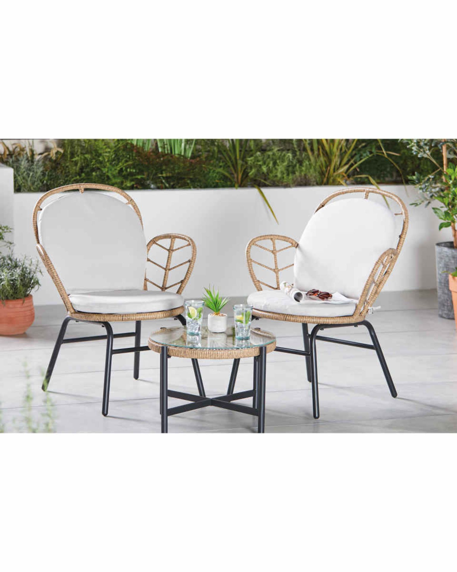 Luxury Petal Rattan Bistro Set. Transform your garden and create a space where you can relax with - Image 3 of 3