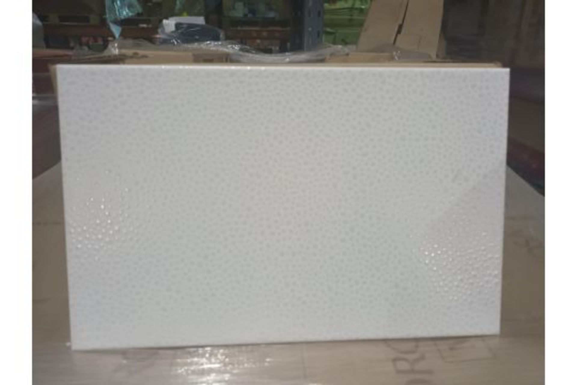 PALLET TO CONTAIN 30 x PACKS OF PORCELANOSA AQUA BLANCO WALL TILES. SIZE: 200x316mm. Each box - Image 2 of 4