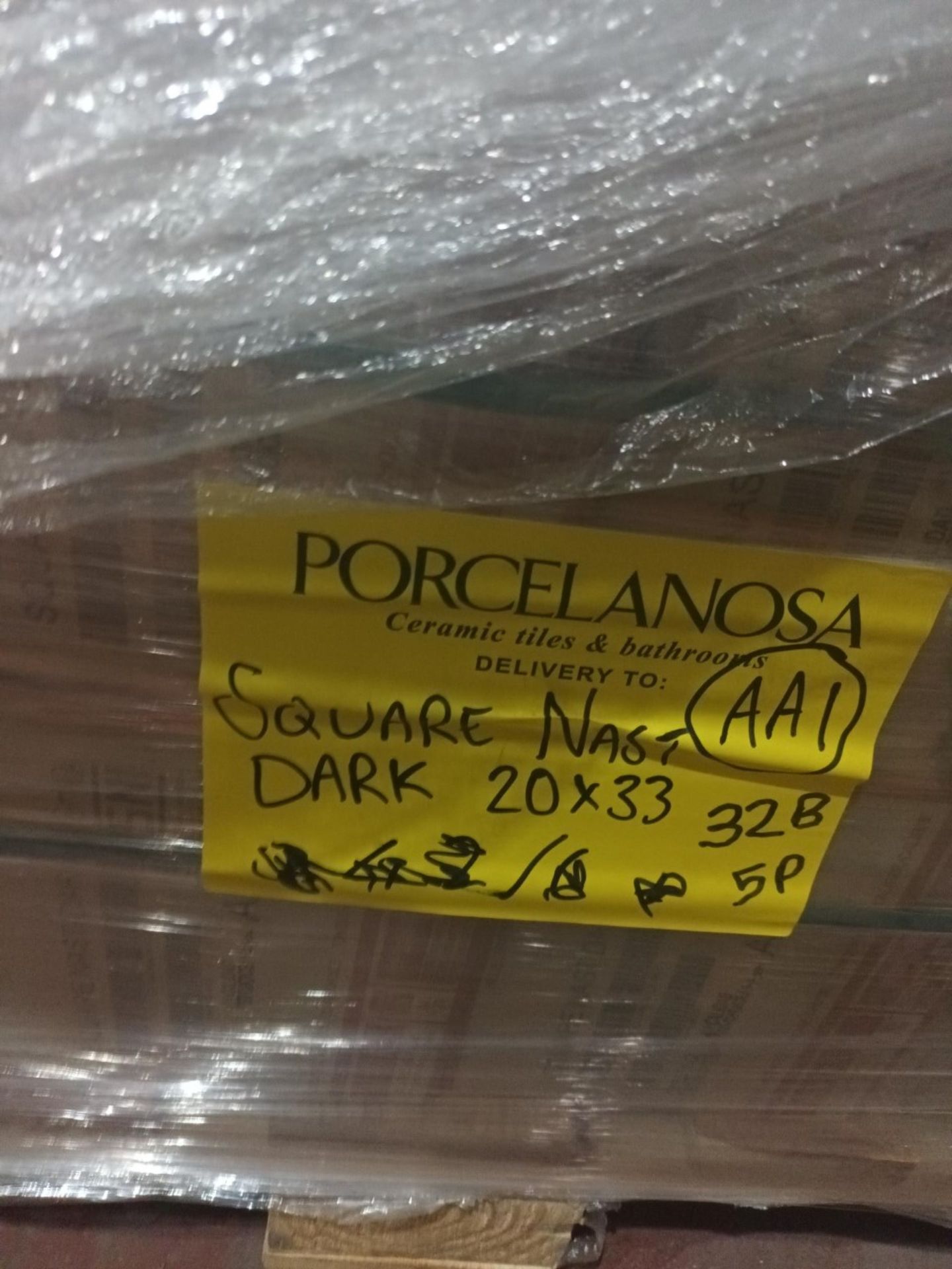 PALLET TO CONTAIN 32 x PACKS OF PORCELANOSA SQUARE NAST DARK WALL TILES. SIZE: 200x316mm. Each box - Image 4 of 4