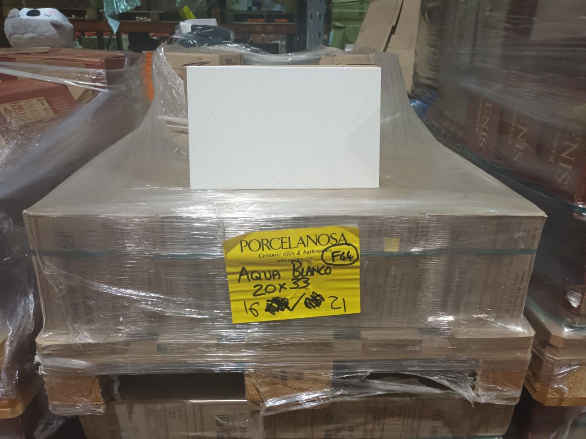 PALLET TO CONTAIN 30 x PACKS OF PORCELANOSA AQUA BLANCO WALL TILES. SIZE: 200x316mm. Each box - Image 3 of 4