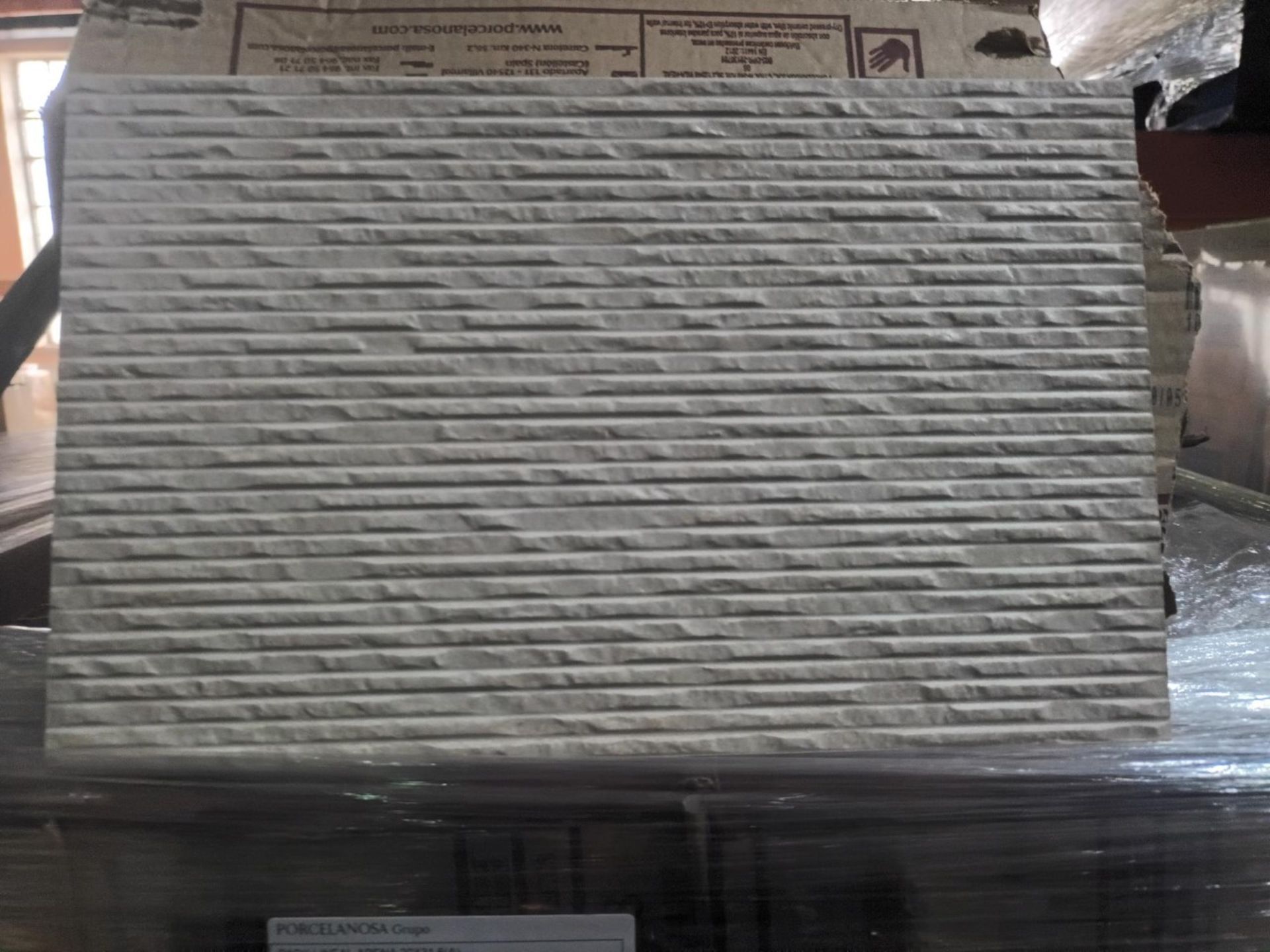 PALLET TO CONTAIN 22 x PACKS OF PORCELANOSA PARK LINEAL ARENA WALL TILES. SIZE: 200x316mm. Each - Image 2 of 4