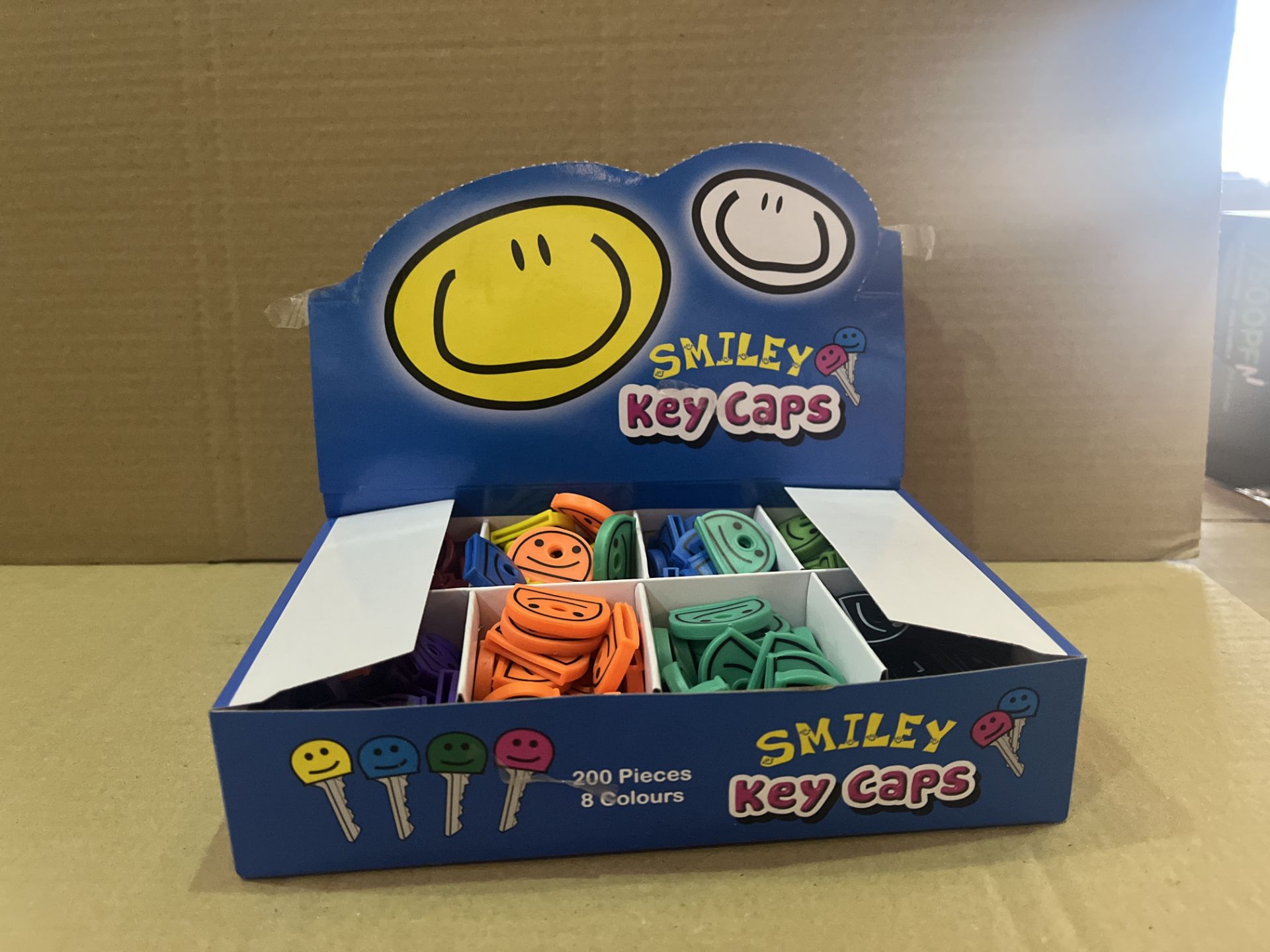 50 X BRAND NEW PACKS OF 200 SMILEY KEY CAPS IN DISPLAY BOX R15