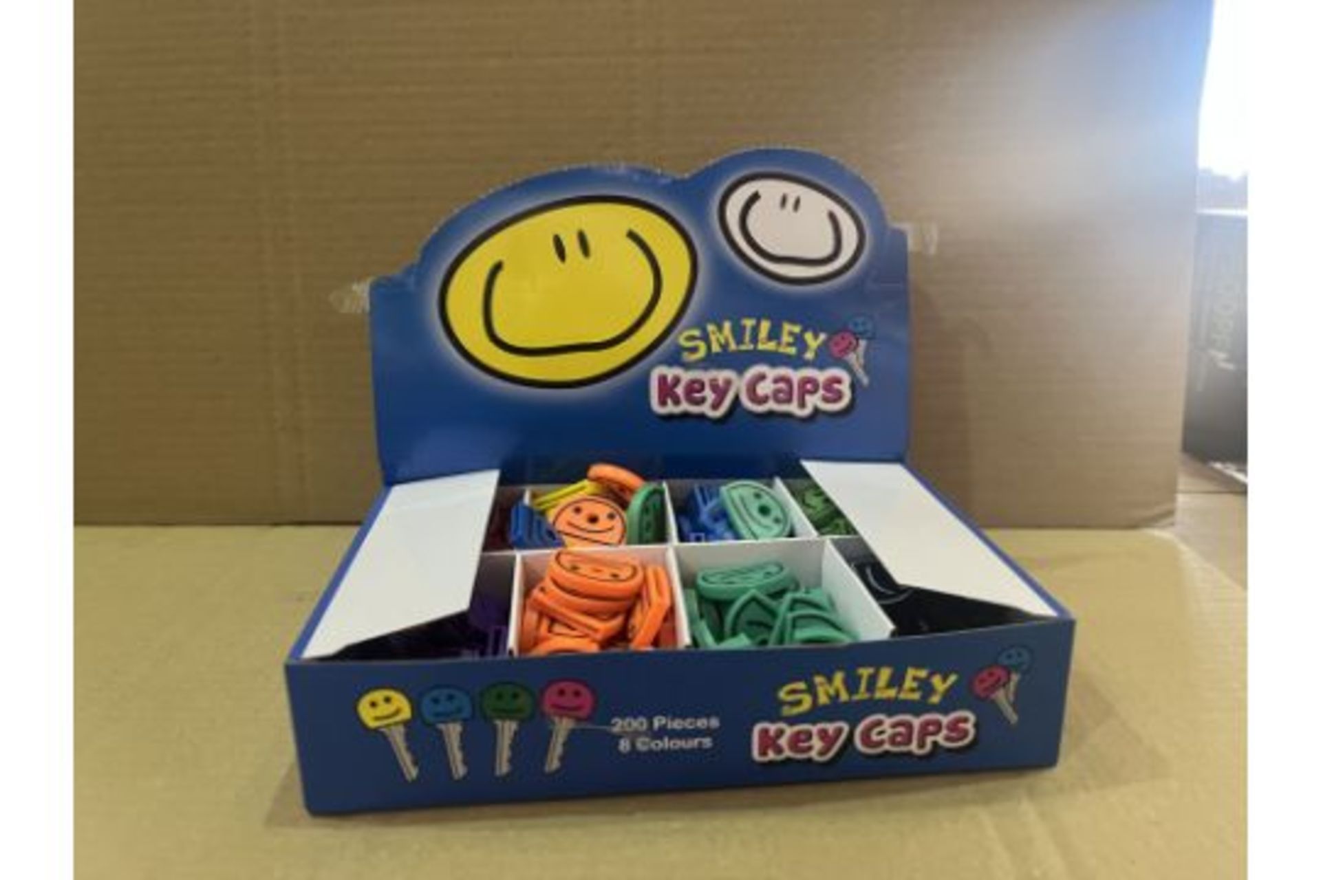 50 X BRAND NEW PACKS OF 200 SMILEY KEY CAPS IN DISPLAY BOX R15
