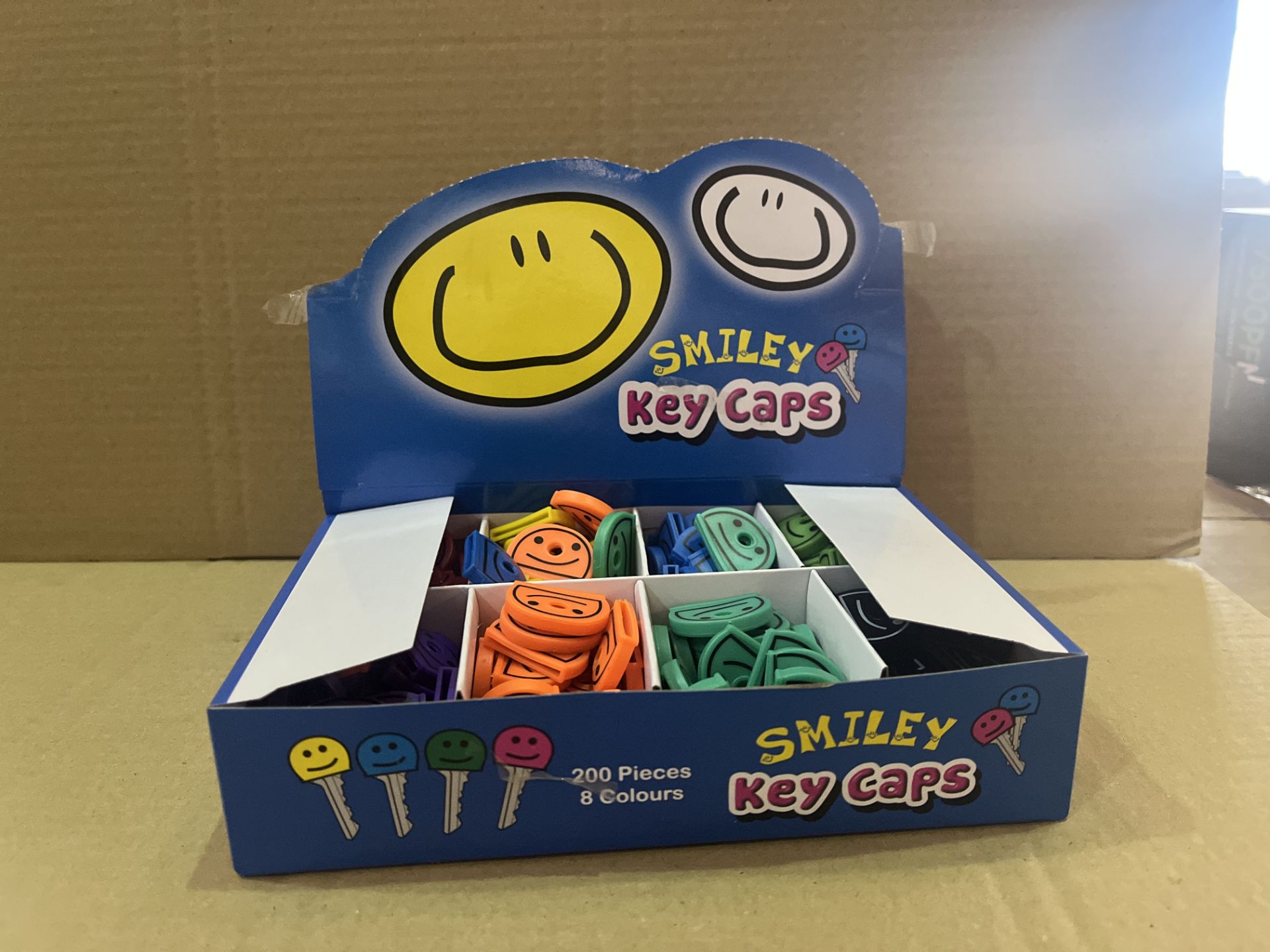 50 X BRAND NEW PACKS OF 200 SMILEY KEY CAPS IN DISPLAY BOX R15