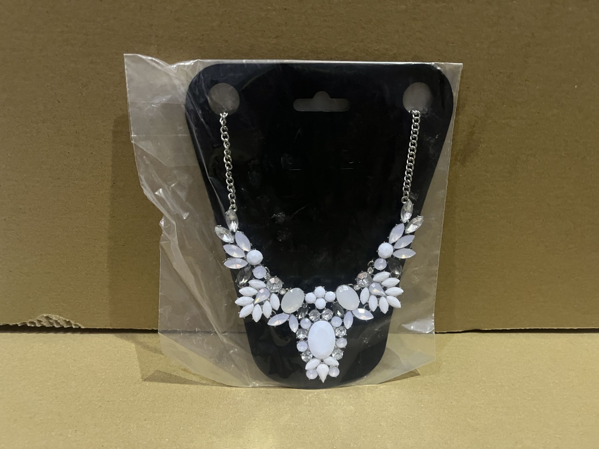 50 X BRAND NEW INDIVIDUALLY PACKAGED STATEMENT NECKLACES R15