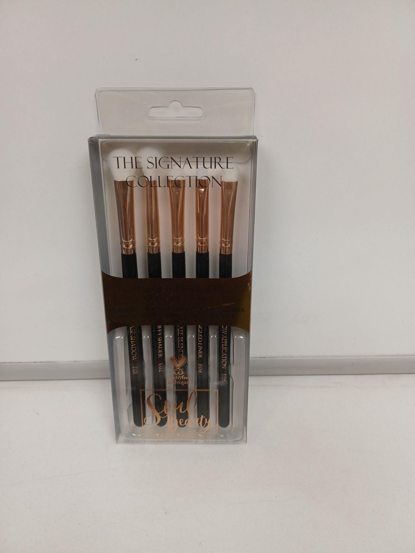 20 X NEW PACKAGED THE SIGNITURE COLLECTION SOUR BEAUTY EYES OF THE SOUL BRUSH SETS. ROW 9