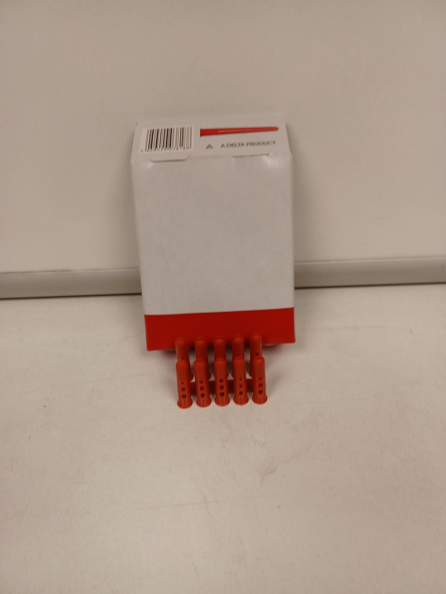 200 X PACKS OF 100 RED PLASTIC WALL PLUGS. ROW 8