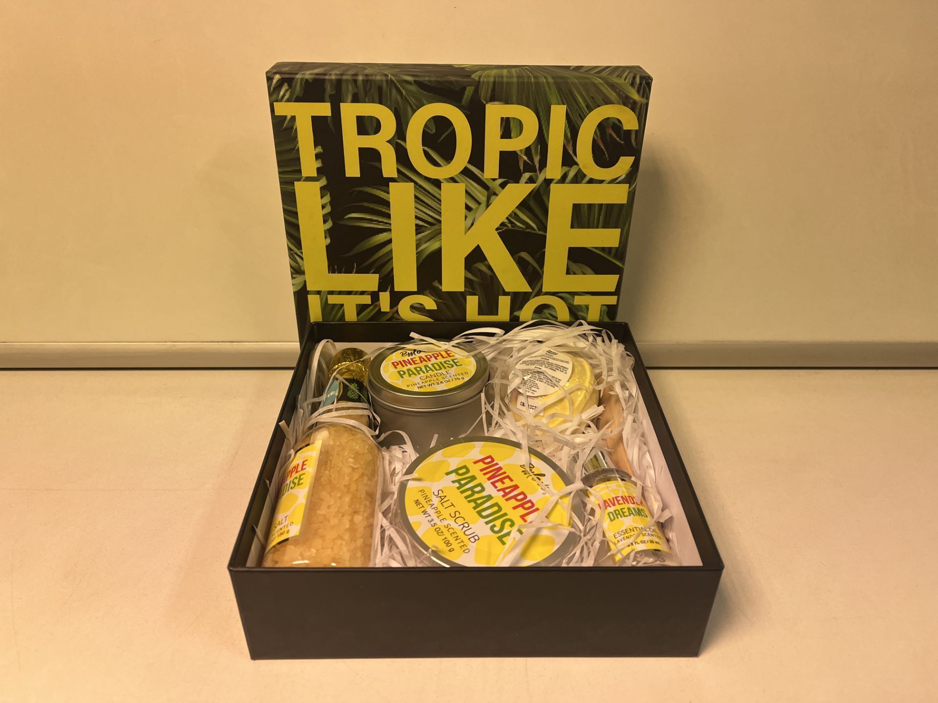 8 X BRAND NEW BOXED TROPIC LIKE IT'S HOT BFF LOVE 6 PIECE PINAPPLE PARADISE GIFT SETS. EACH