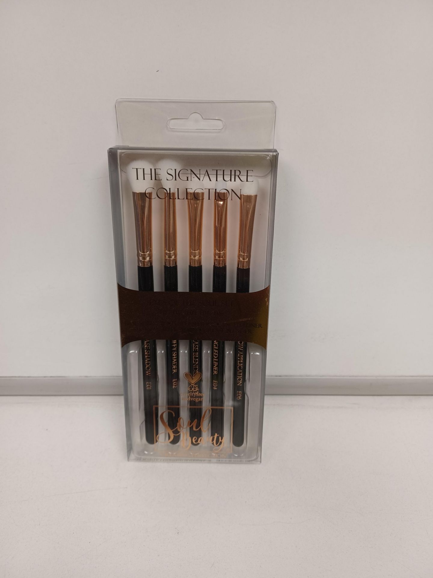 20 X NEW PACKAGED THE SIGNITURE COLLECTION SOUR BEAUTY EYES OF THE SOUL BRUSH SETS. ROW 9