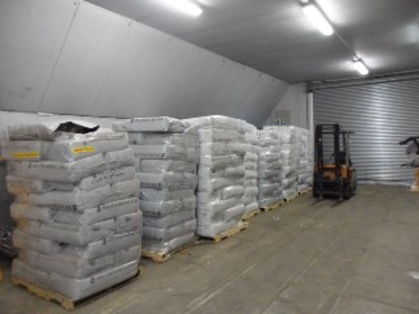 31 Pallets to Contain 573 Bags/Bails of Calco Isolatek Mineral Wool Insulation. RRP £100 Per Bail - SHORT NOTICE SALE
