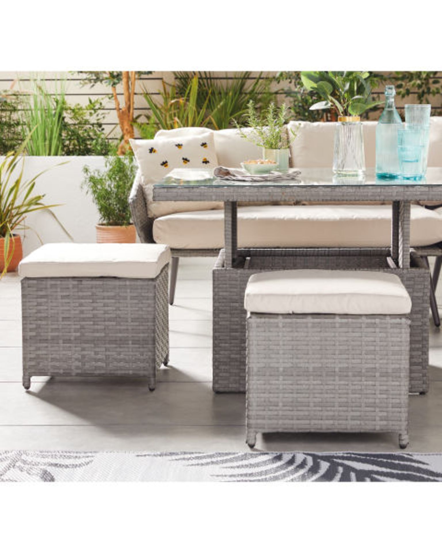 Multifunctional Lounge & Dining Corner Sofa Dining Set. Enjoy the warmer weather with this Luxury - Image 5 of 5