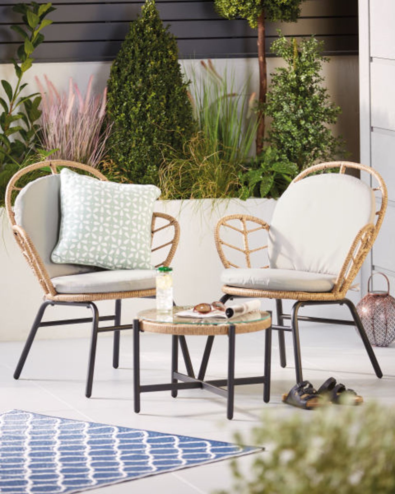 Luxury Petal Rattan Bistro Set. Transform your garden and create a space where you can relax with - Image 2 of 5