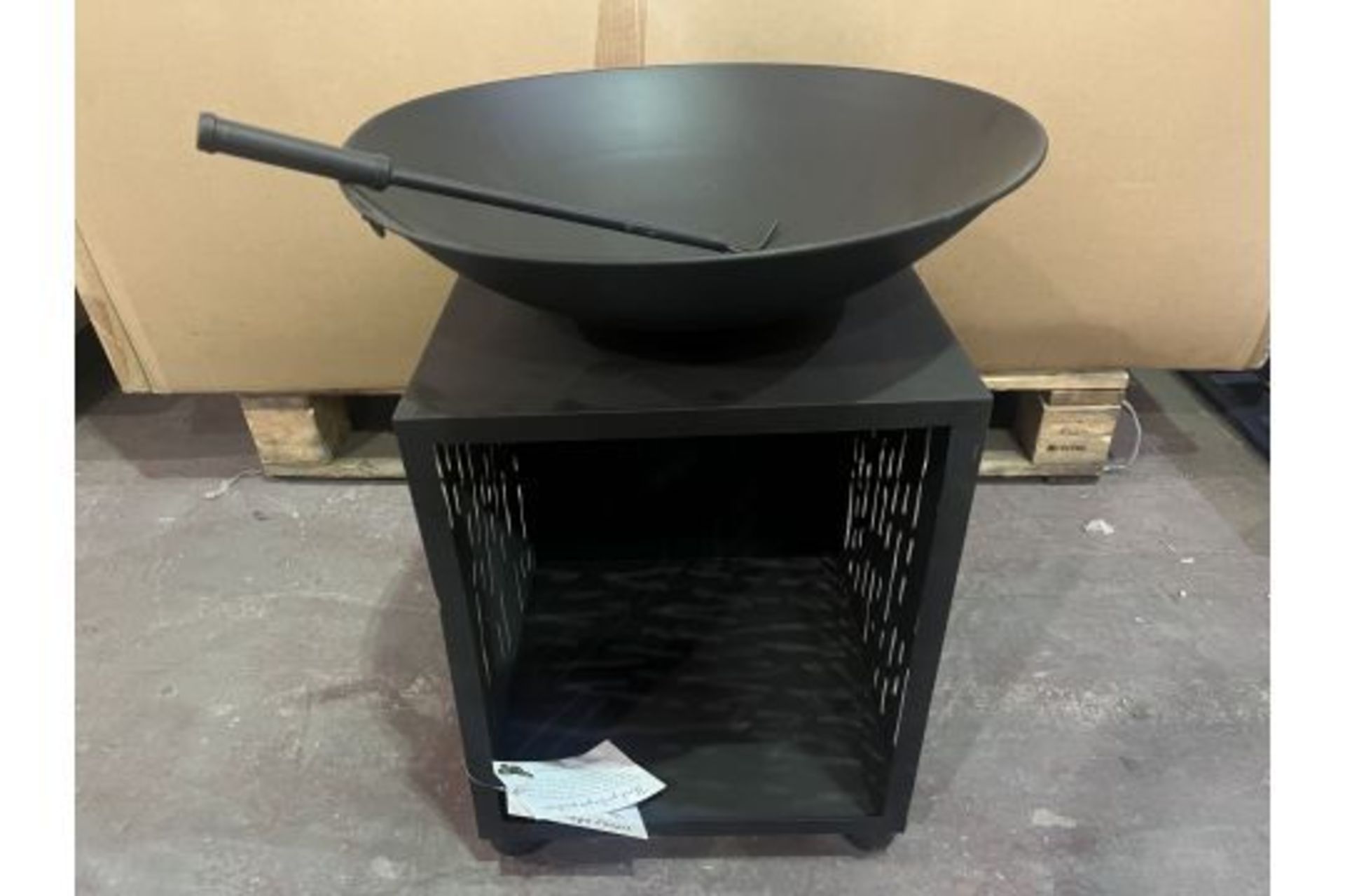 PALLET TO INCLUDE 8 X BRAND NEW BOXED HIGH END OLIVE AND SAGE THE MALAGA FIREPIT RRP £219 R5