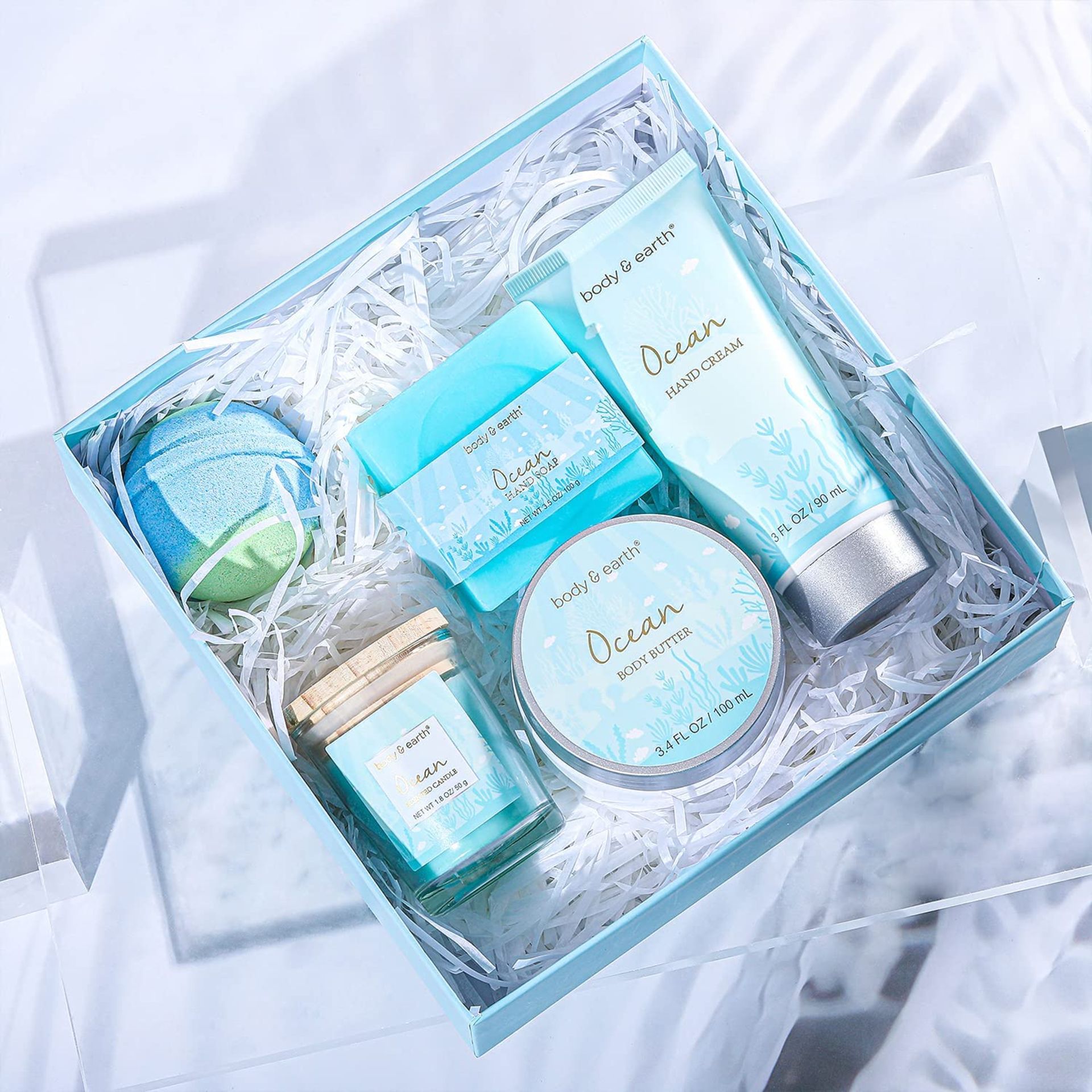 16 x NEW BOXED BODY & EARTH OCEAN 5 PIECE GIFT SETS. EACH SET INCLUDES: BATH BOMB, HAND SOAP, HAND - Image 2 of 3