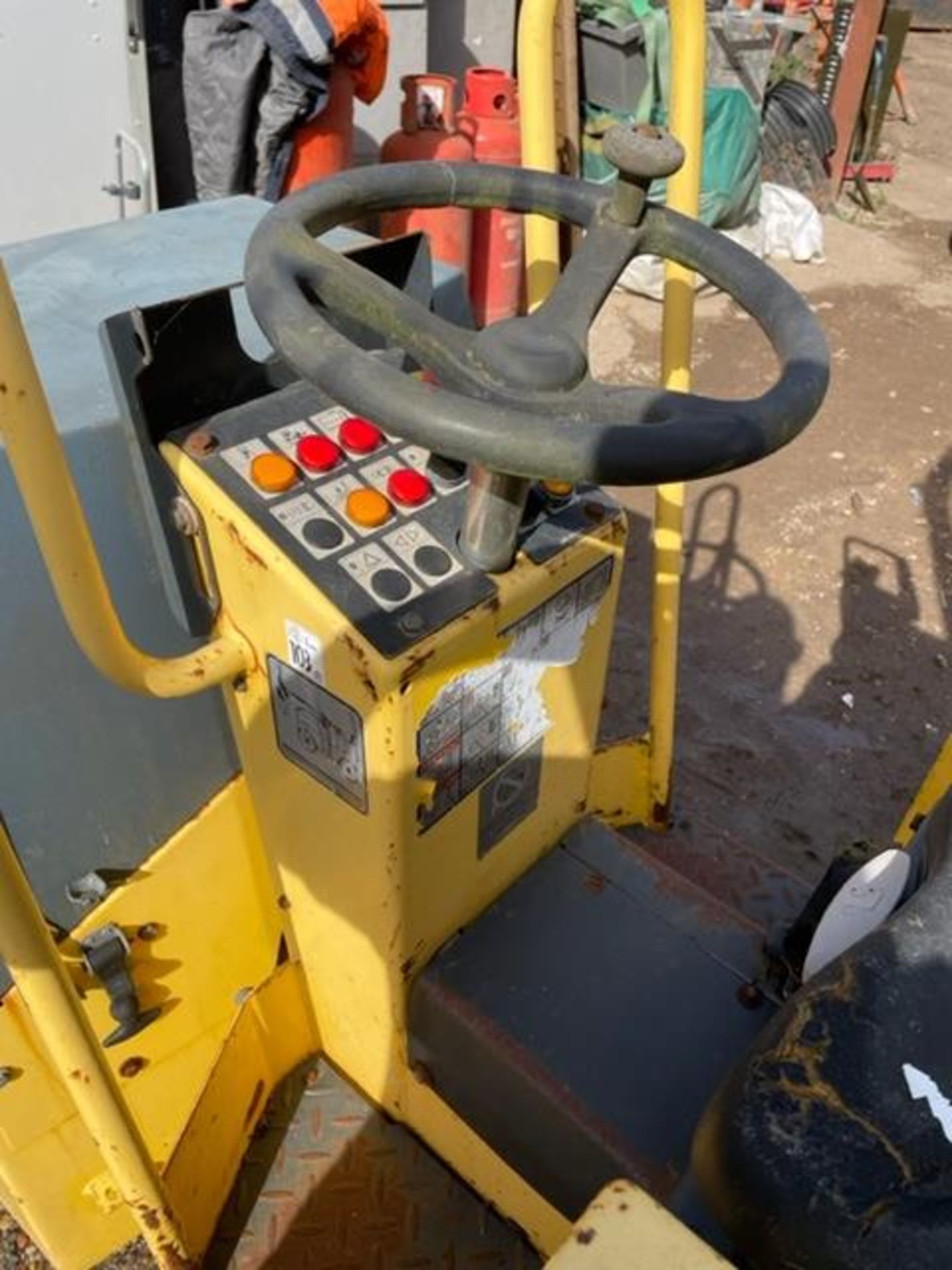 BOMAG 2008 TWIN DRUM ROLLER KUBOTA ENGINE LOW HOURS NEEDS NEW BATTERY & SWITCH ON VIBRATE HANDLE. - Image 5 of 7