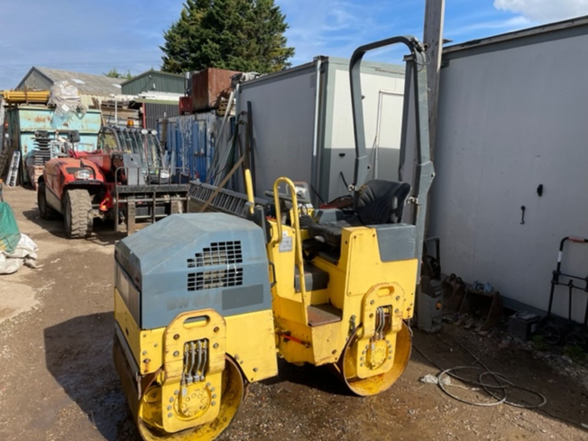 BOMAG 2008 TWIN DRUM ROLLER KUBOTA ENGINE LOW HOURS NEEDS NEW BATTERY & SWITCH ON VIBRATE HANDLE. - Image 4 of 7