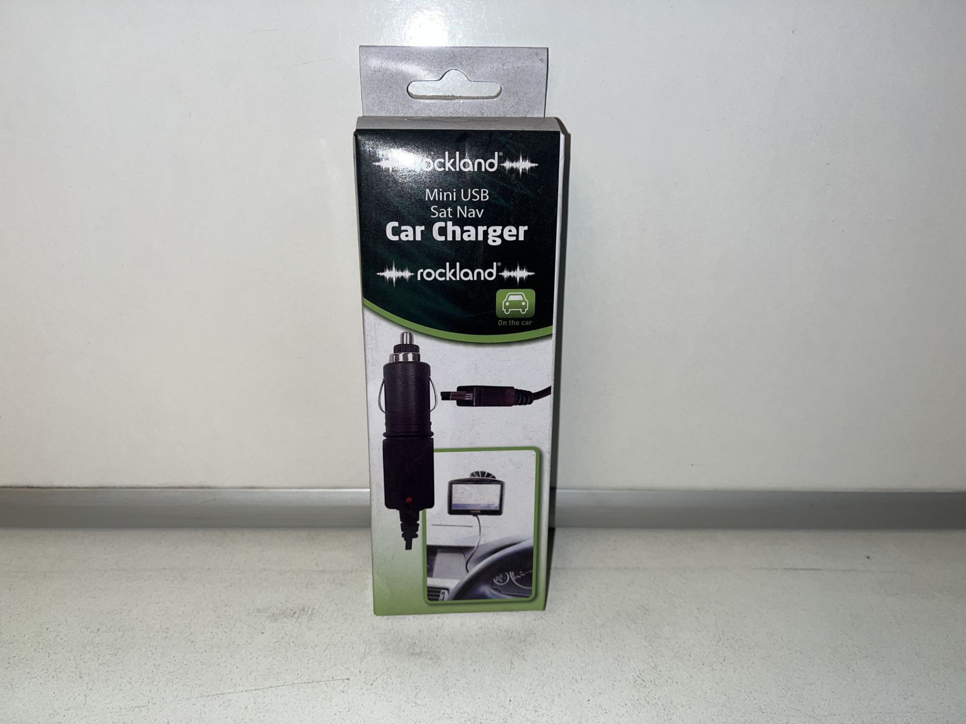144 X BRAND ENW ROCKLAND IPHONE/IPOD CAR CHARGERS R4