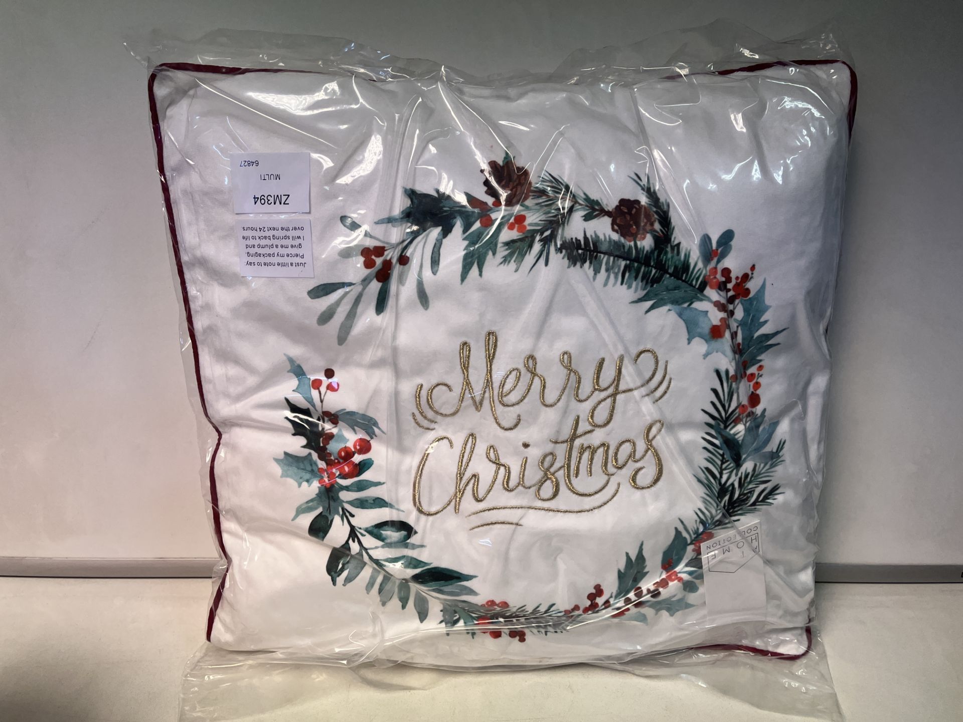 12 X BRAND NEW LARGE WREATH CHRISTMAS CUSHIONS R17