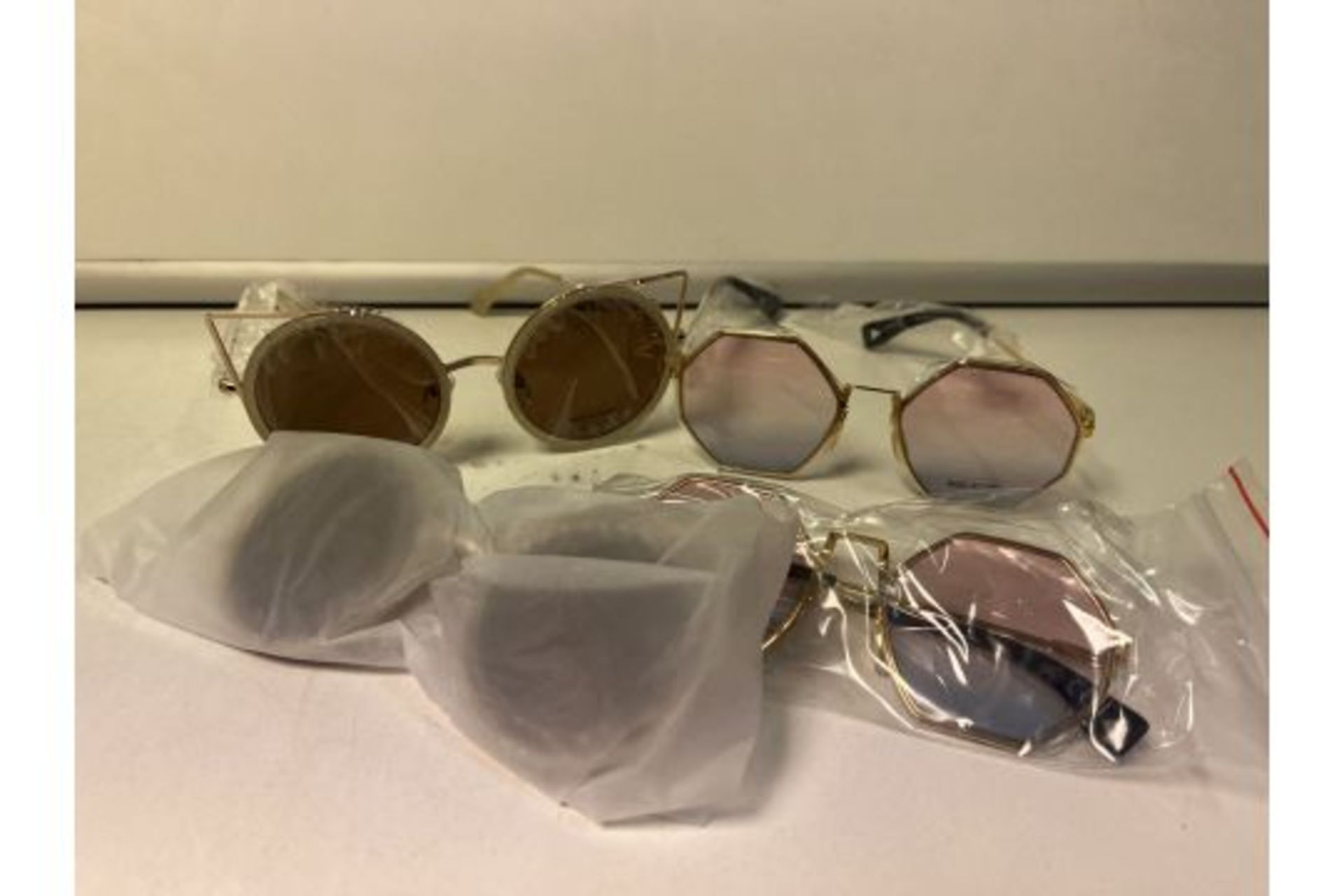 60 X NEW PAIRS OF ASSORTED SUNGLASSES (ROW1MID)CS