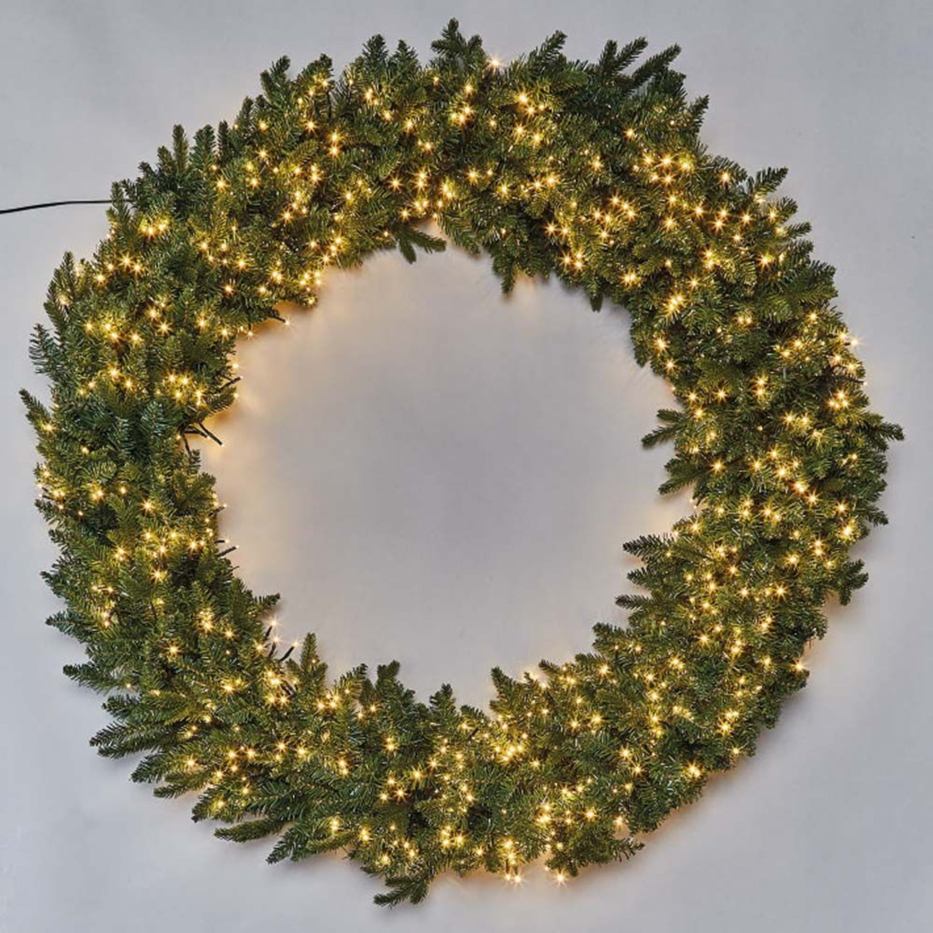 1000 LED WARM WHITE PRE LIT WREATH RRP £150 APW