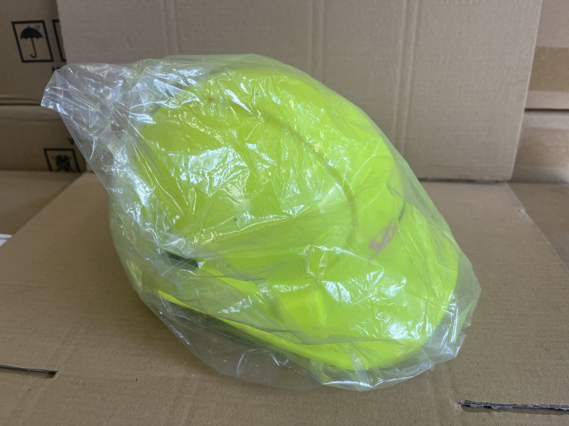 35 X BRAND NEW SAFETY HARD HATS S1-P