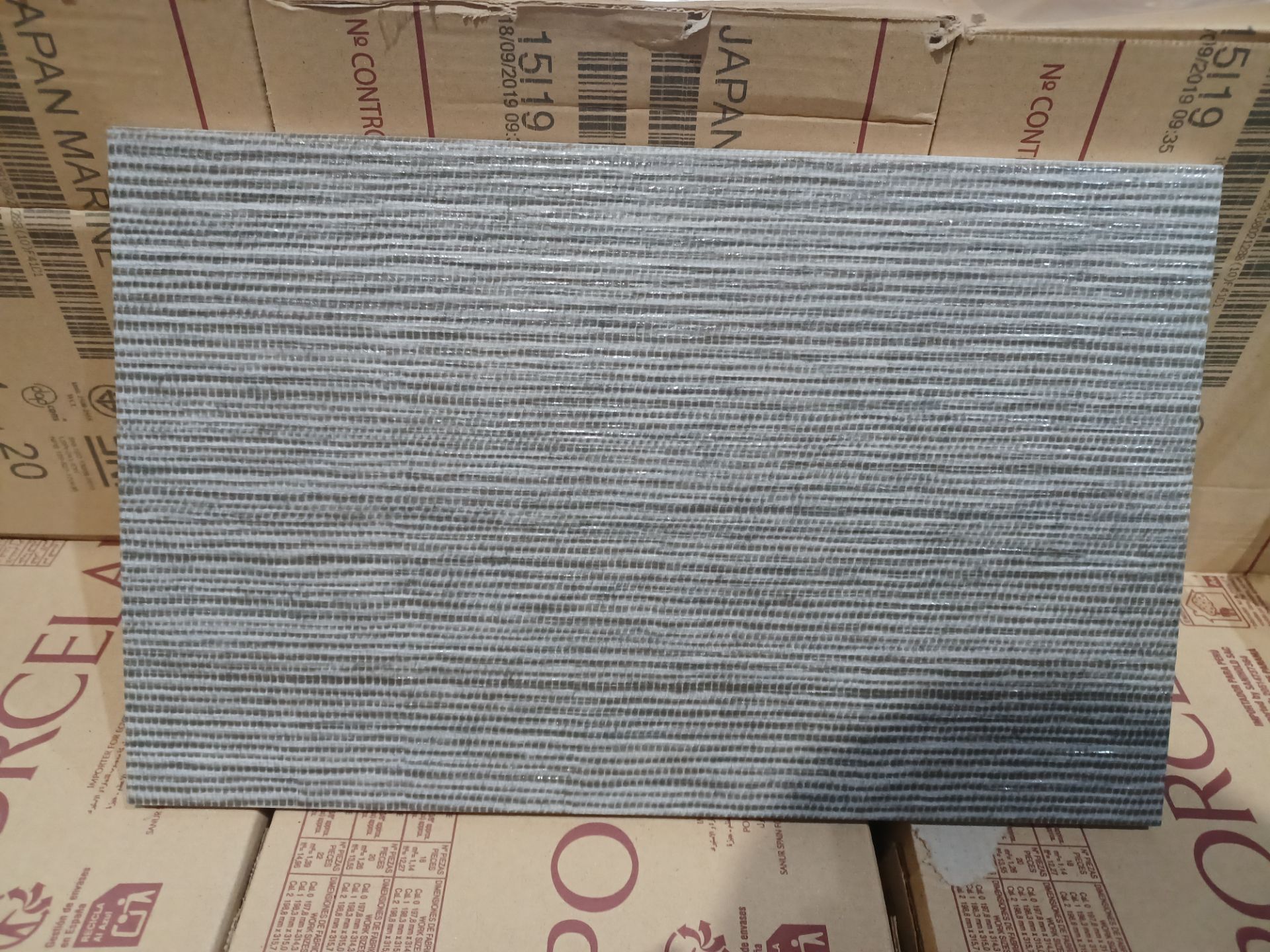 10 x PACKS OF PORCELANOSA JAPAN MARINE WALL TILES. SIZE: 200x316mm. Each box contains 1.28m2, giving