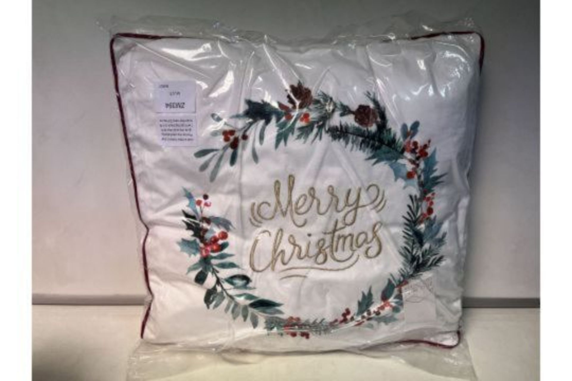 12 X BRAND NEW LARGE WREATH CHRISTMAS CUSHIONS R17/IPW