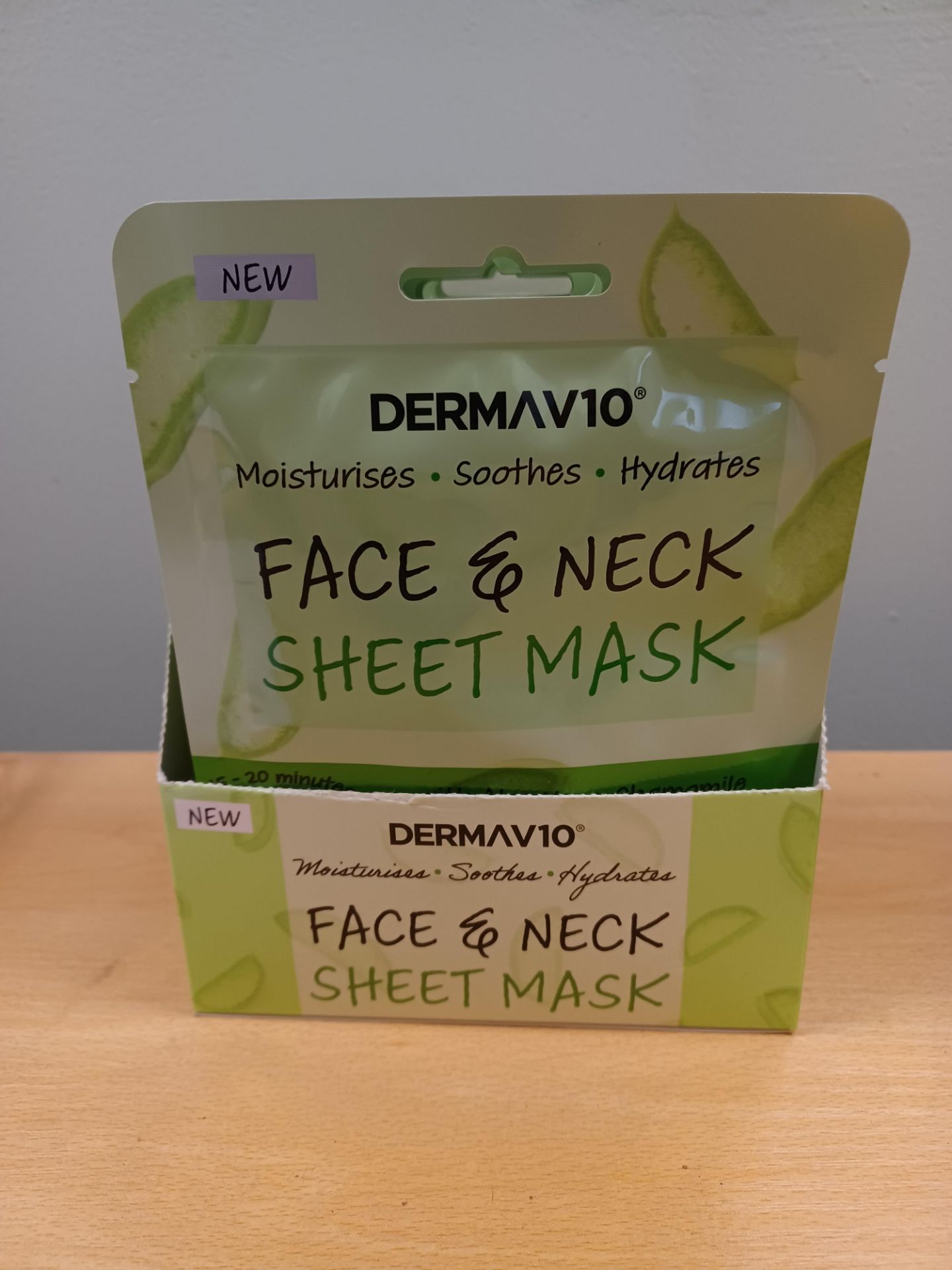 144 x NEW PACKAGED DERMAV10 FACE & NECK SHEET MASKS. MOISTURISES, SOOTHES, HYDRATES. WITH ALOE VERA,