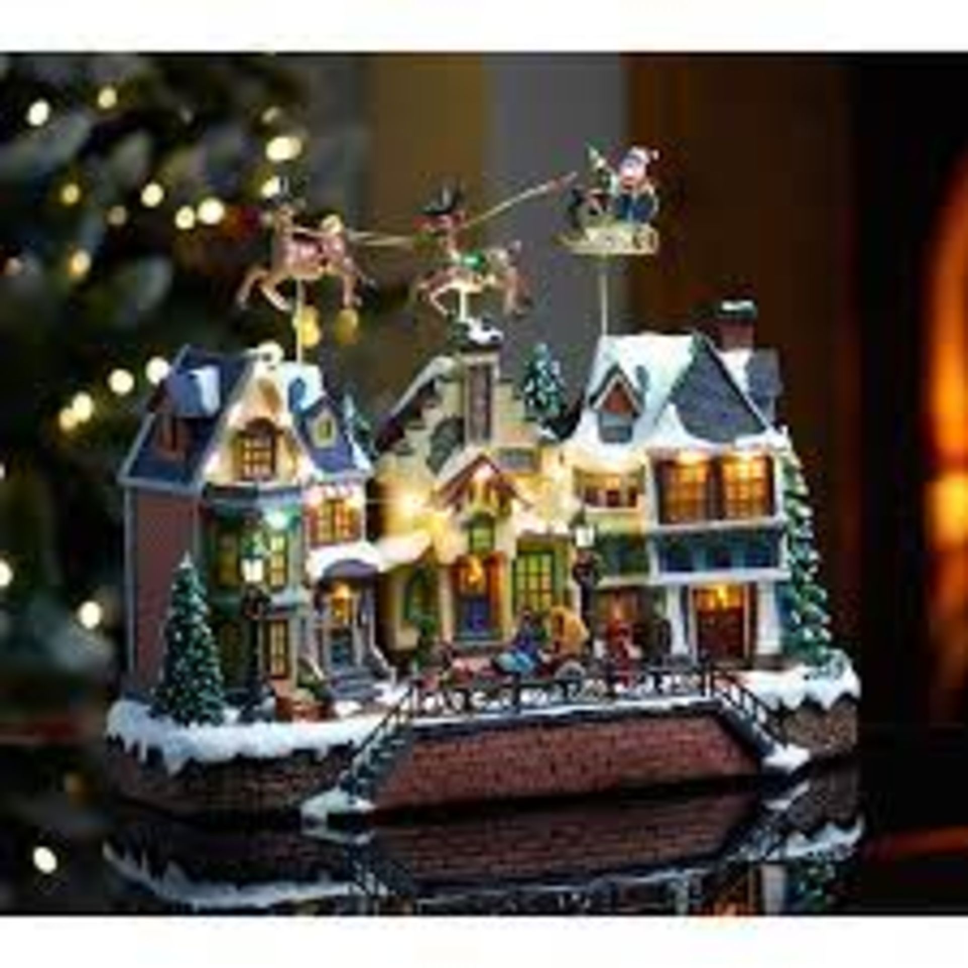 (REF118334) Christmas Musical Village Scene RRP 82.5