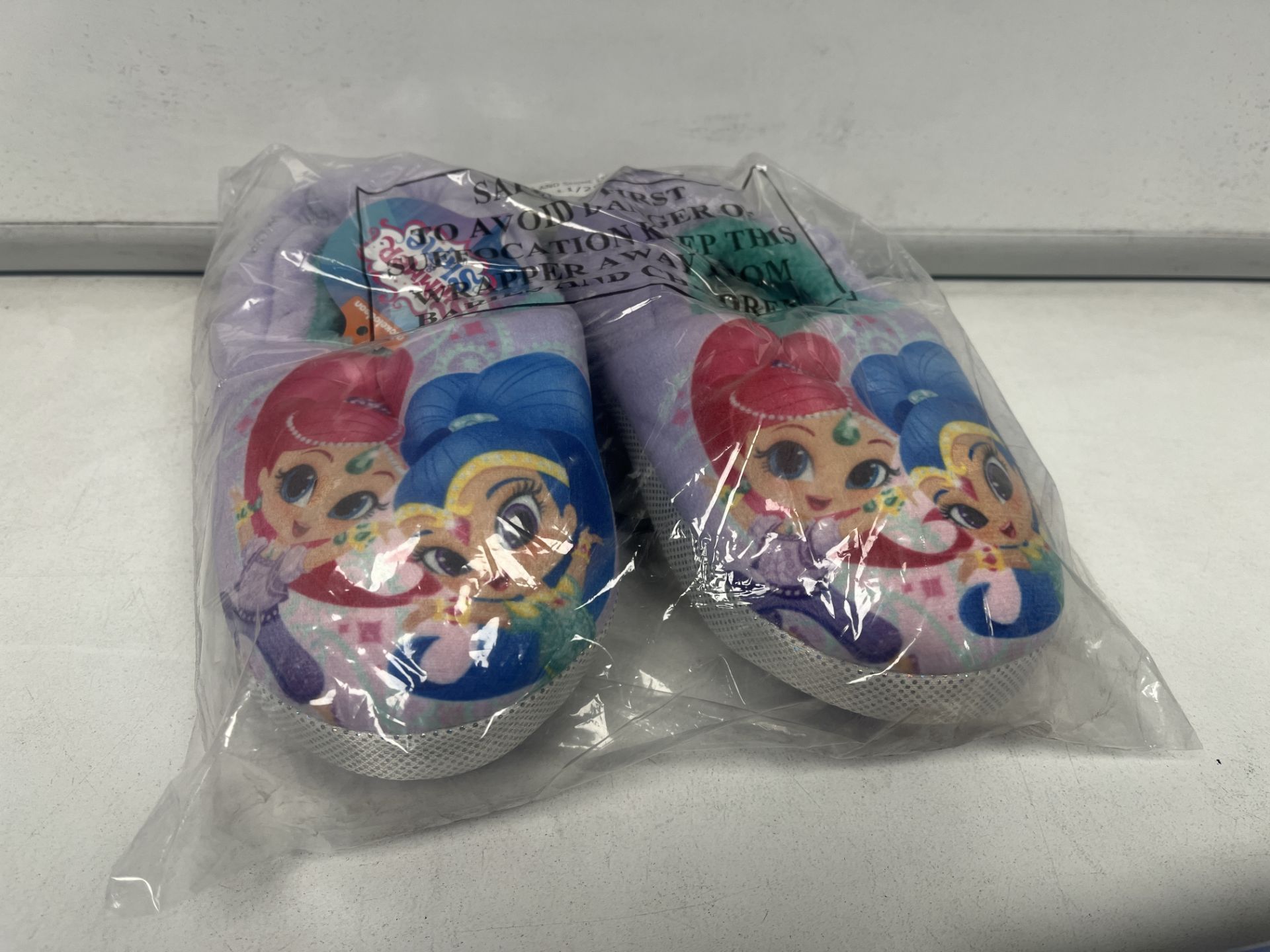 (NO VAT) 20 X BRAND NEW SHIMMER AND SHINE SLIPPERS (SIZES MAY VARY) R9
