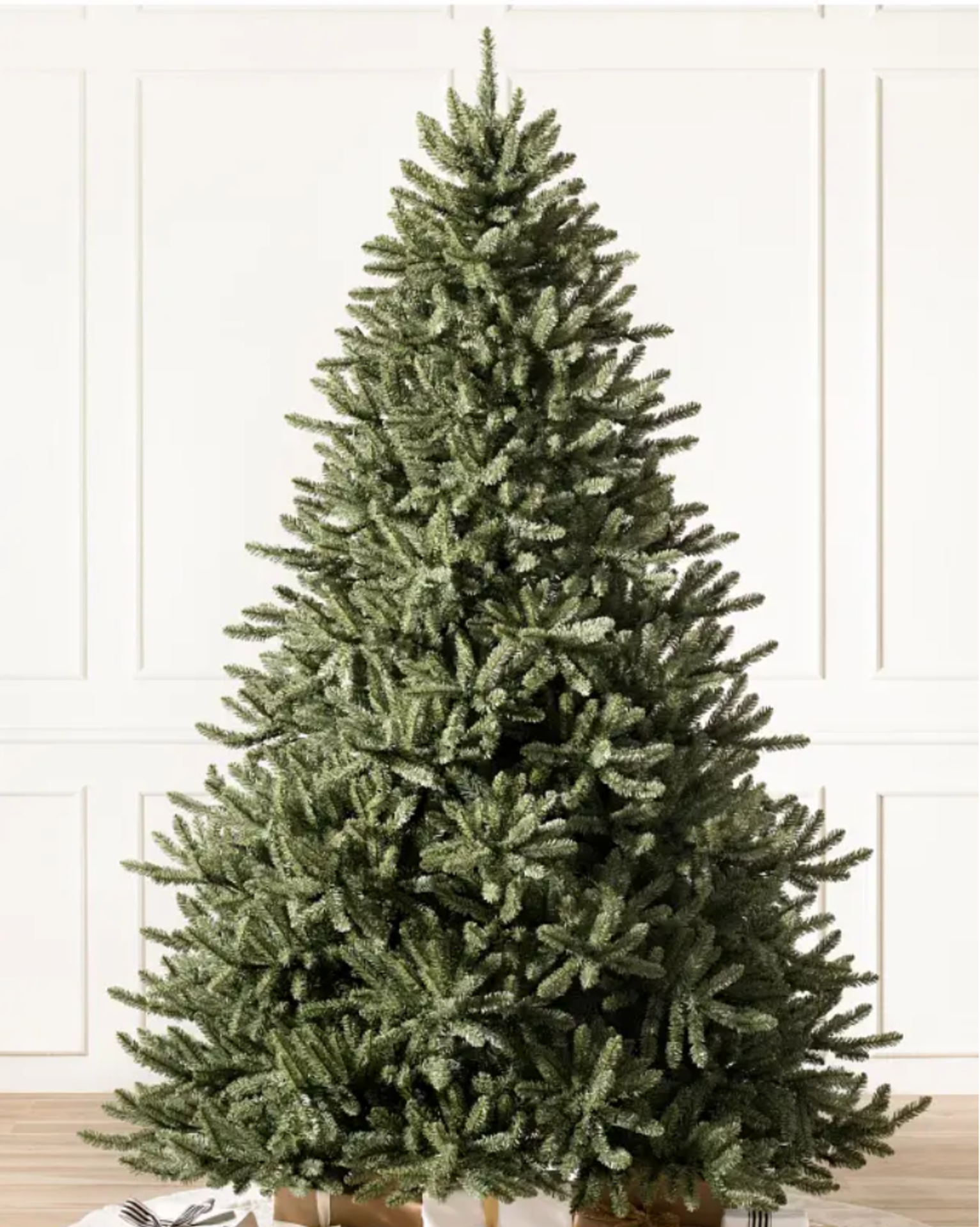 BH (The worlds leading Christmas Tree Brand) Canadian Blue Green Spruce Unlit 6ft Christmas Tree.