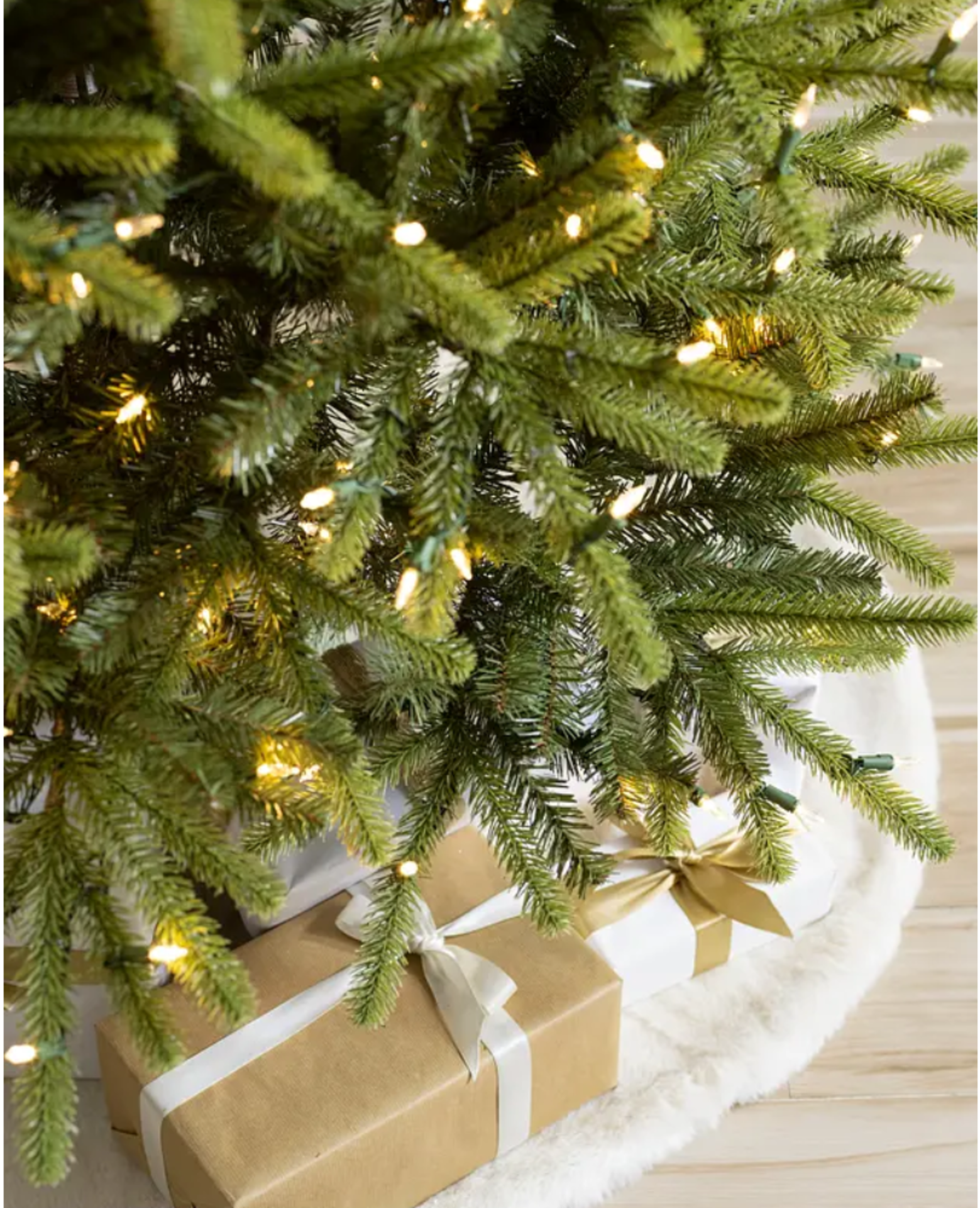 BH (The worlds leading Christmas Tree Brand) Grandview Fir 6ft Easy Plug with LED Clear Lights. - Image 3 of 3