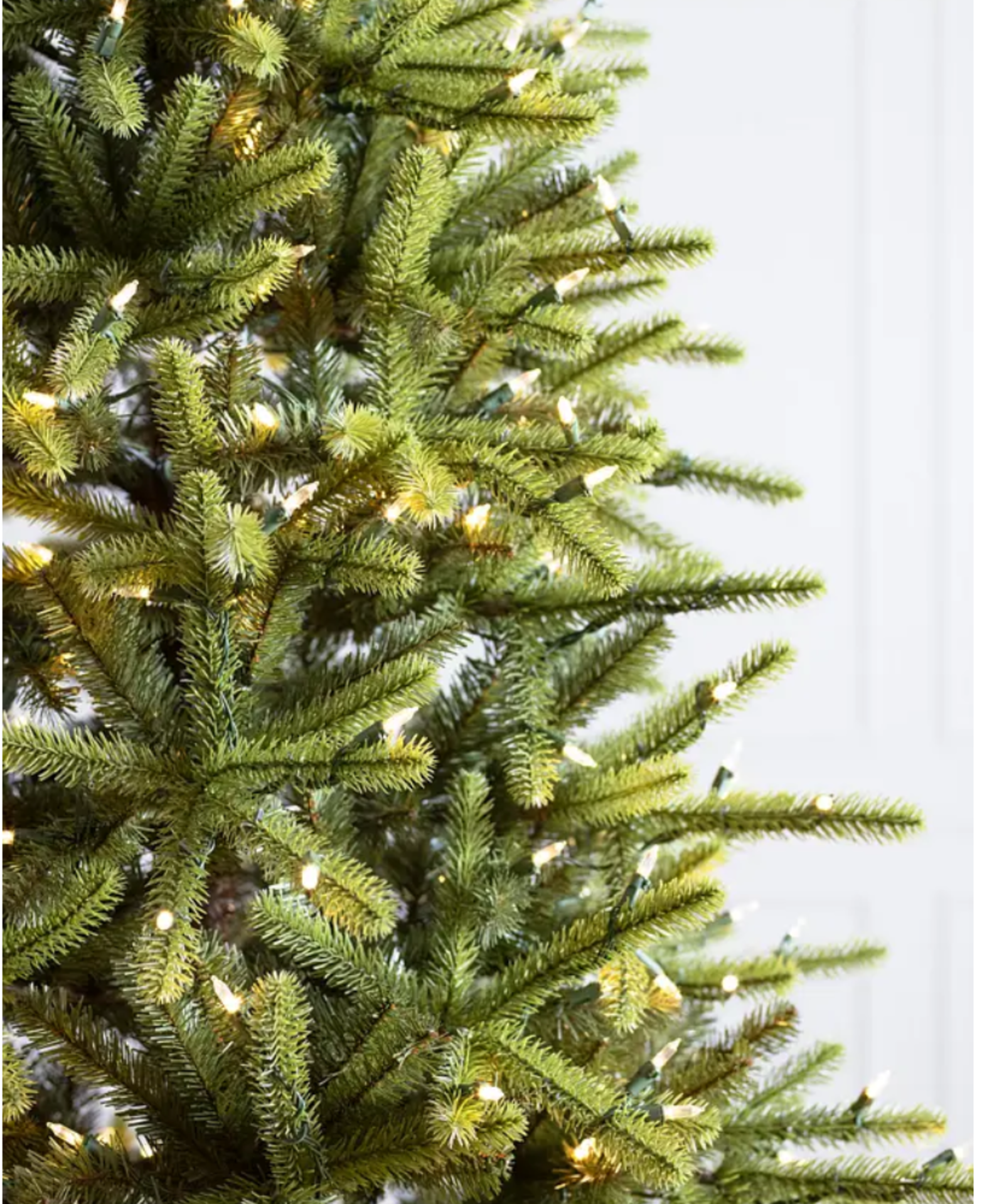 BH (The worlds leading Christmas Tree Brand) Grandview Fir 6ft Easy Plug with LED Clear Lights. - Image 2 of 3