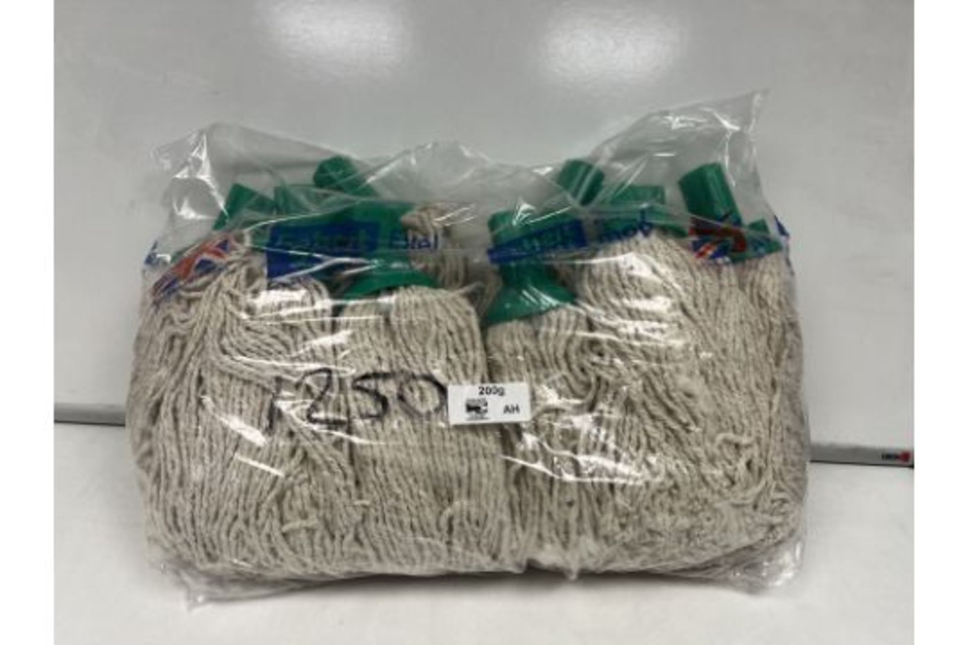 50 X NEW PACKAGED ROBERT SCOTT EXCEL UNIVERSAL HIGH QUALITY MOP HEADS. (ROW 19RACK)