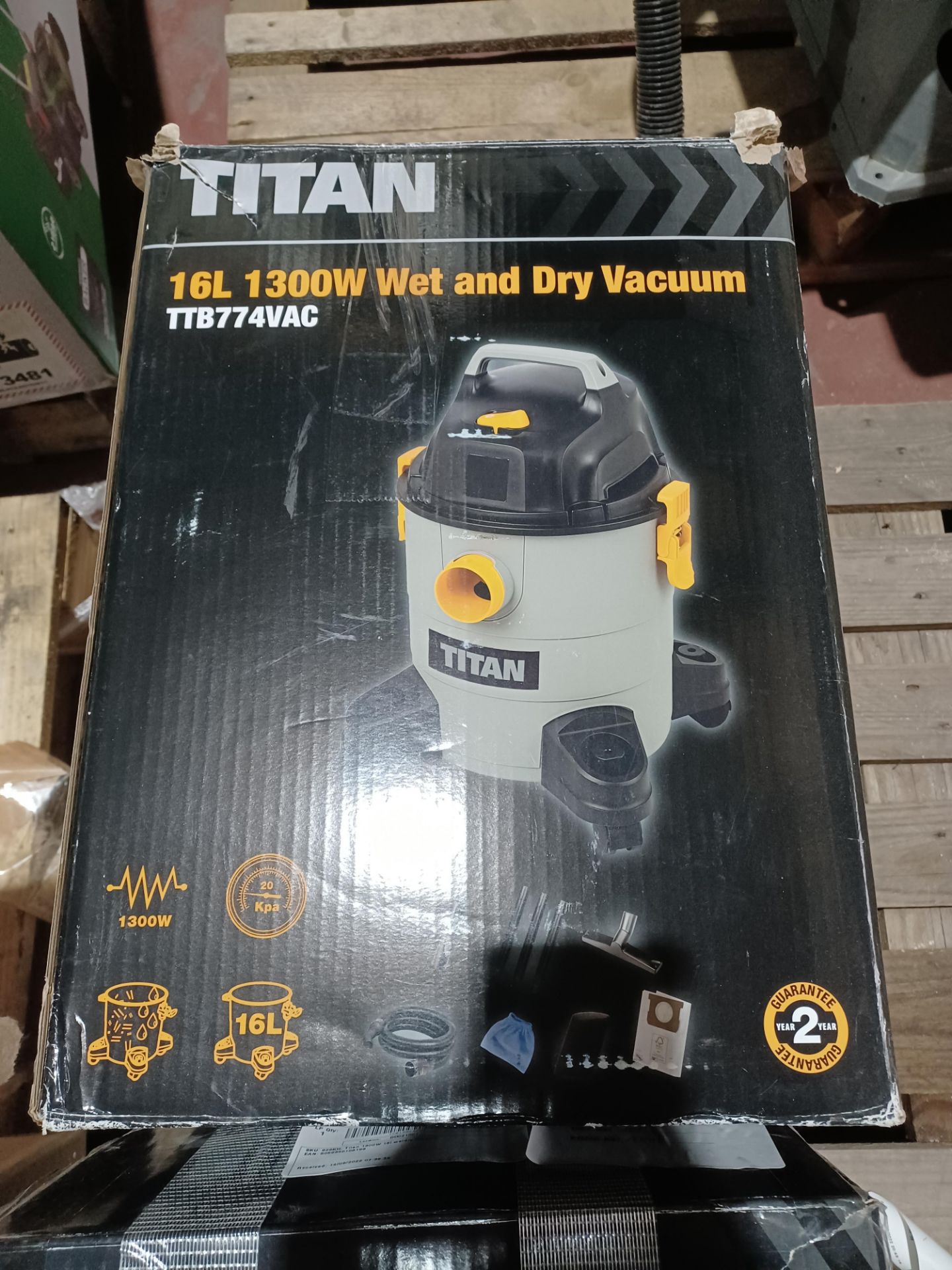 TITAN TTB774VAC 1300W 16LTR WET & DRY VACUUM 220-240V - PCK