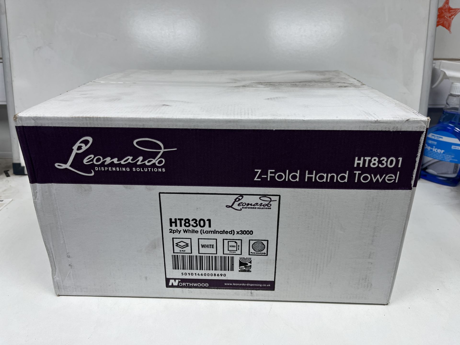 9 X BRAND NEW PACKS OF 3000 SHEETS LEONARD HAND TOWELS R17-3