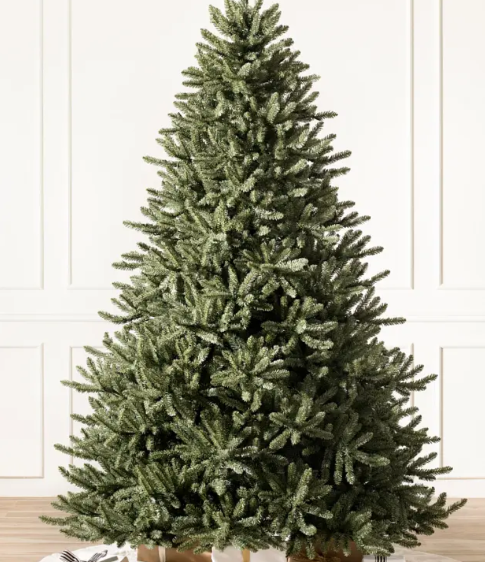 BH (The worlds leading Christmas Tree Brand) Canadian Blue Green Spruce 5' Tree Unlit RRP £499.00.