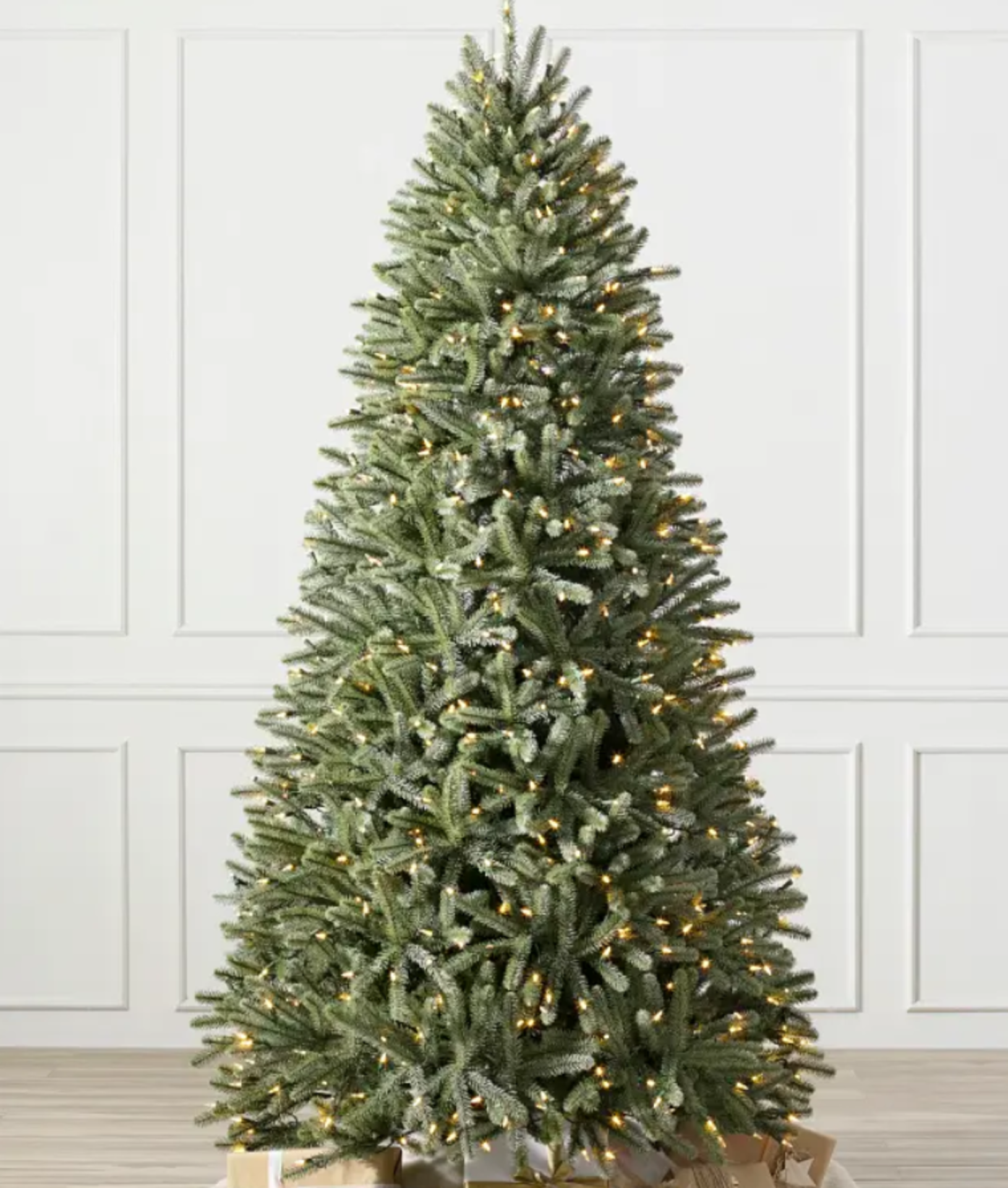 BH (The worlds leading Christmas Tree Brand) Royal Blue Spruce® 6' Tree with LED Clear Lights RRP £