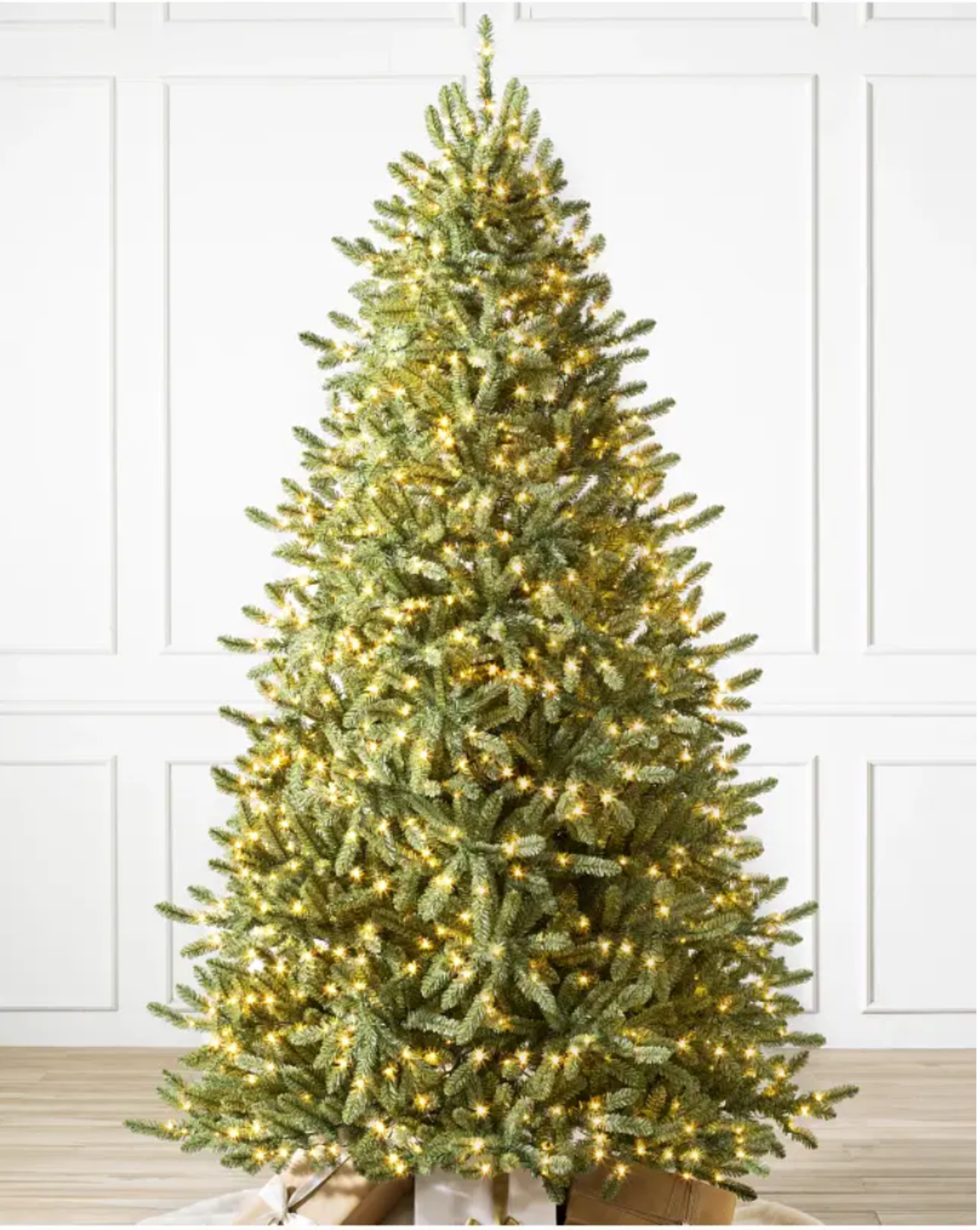 BH (The worlds leading Christmas Tree Brand) Canadian Blue Green Spruce 4ft with Clear Lights.