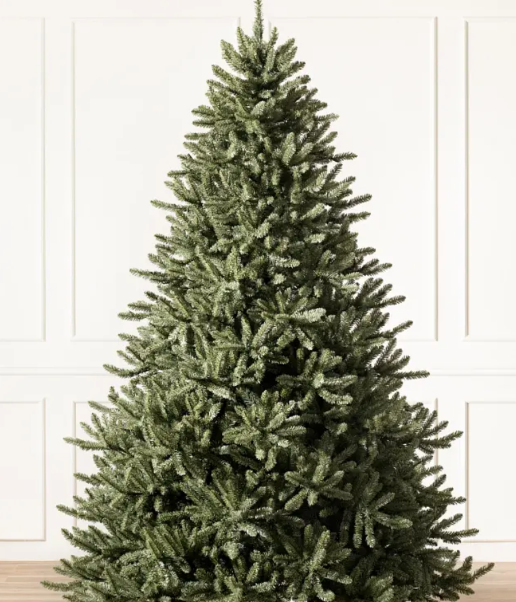 BH (The worlds leading Christmas Tree Brand) Canadian Blue Green Spruce 6' Tree Unlit RRP £249.00.