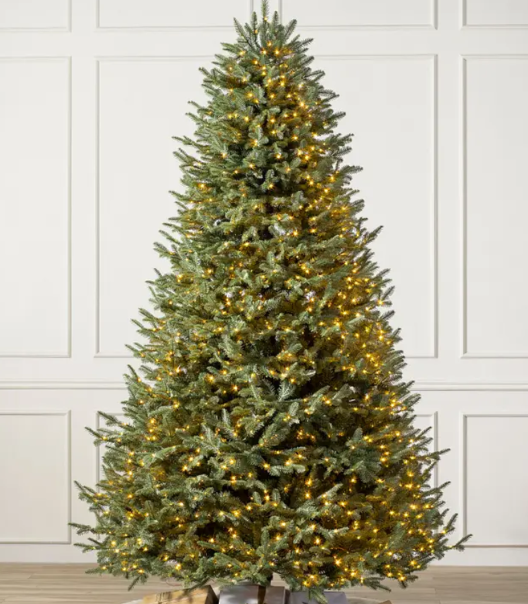 BH (The worlds leading Christmas Tree Brand) Balsam Fir 5' Tree with LED Clear Fairy Lights RRP £