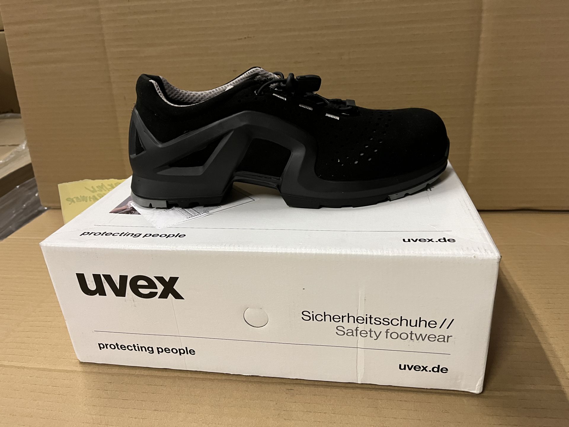 2 X BRAND NEW UVEX BLACK AND YELLOW WORK TRAINERS SIZE 9 S2