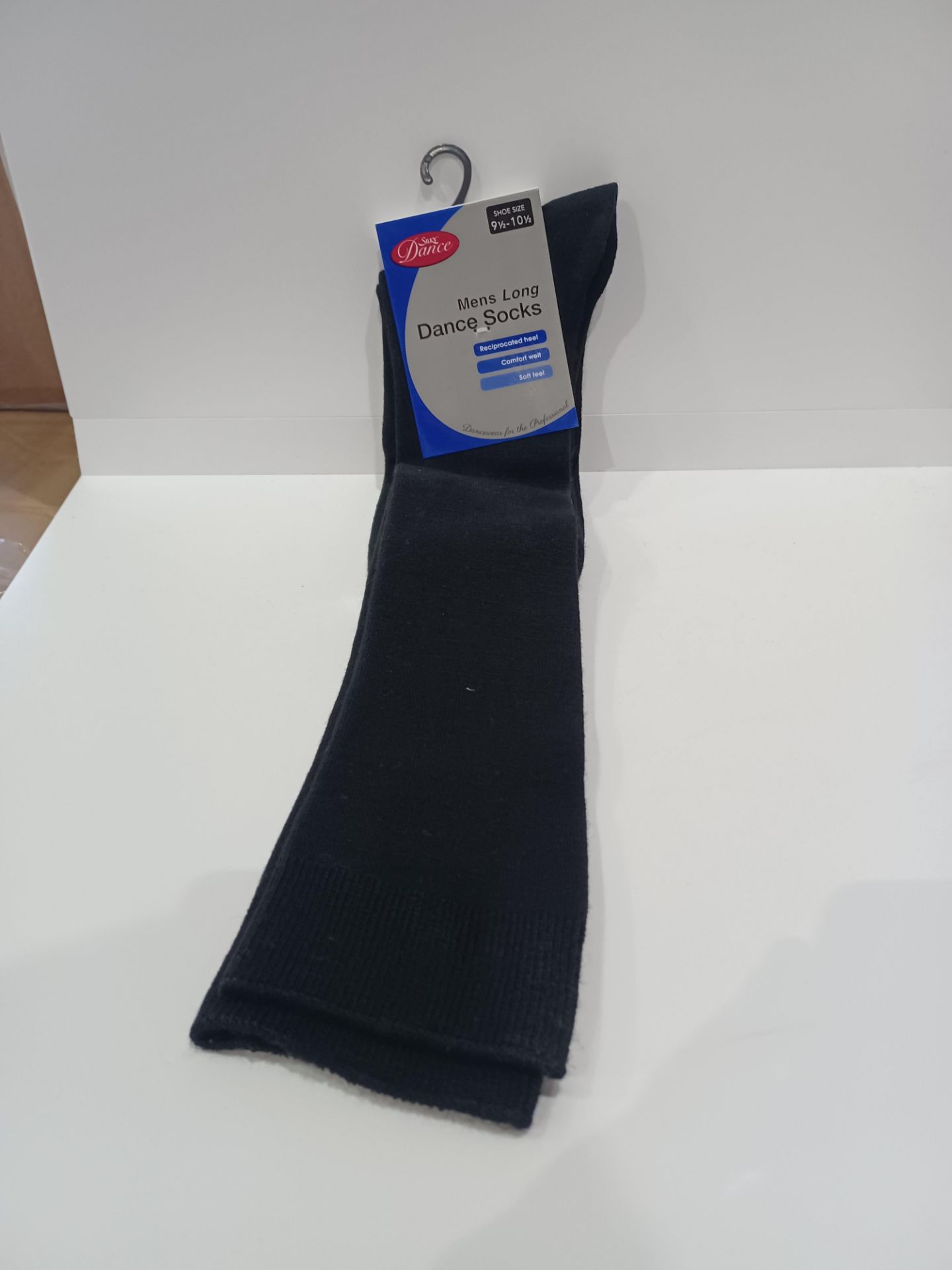 120 X NEW PACKAGED LONG DANCE SOCKS. SIZE 9.5 TO 10.5. ROW 15 B/W