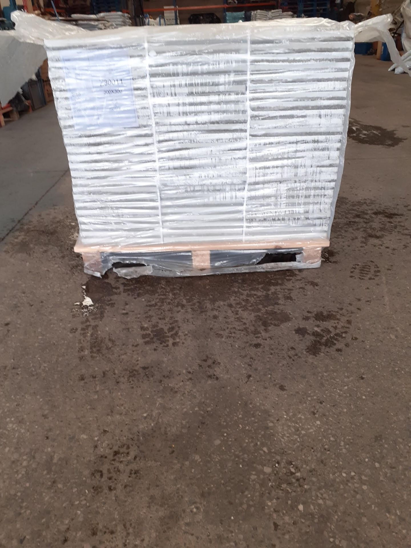 PALLET TO CONTAIN 216 X BRAND NEW TERRAZZO TILES Z30011 300 X 300 X 30MM (TOTAL PER PALLET 20 SQUARE - Image 3 of 6